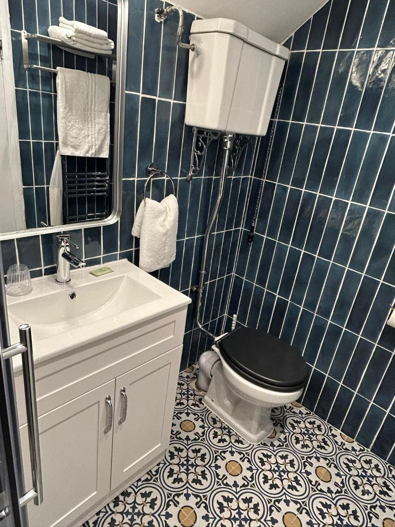 Standard Twin Room - Photo 2