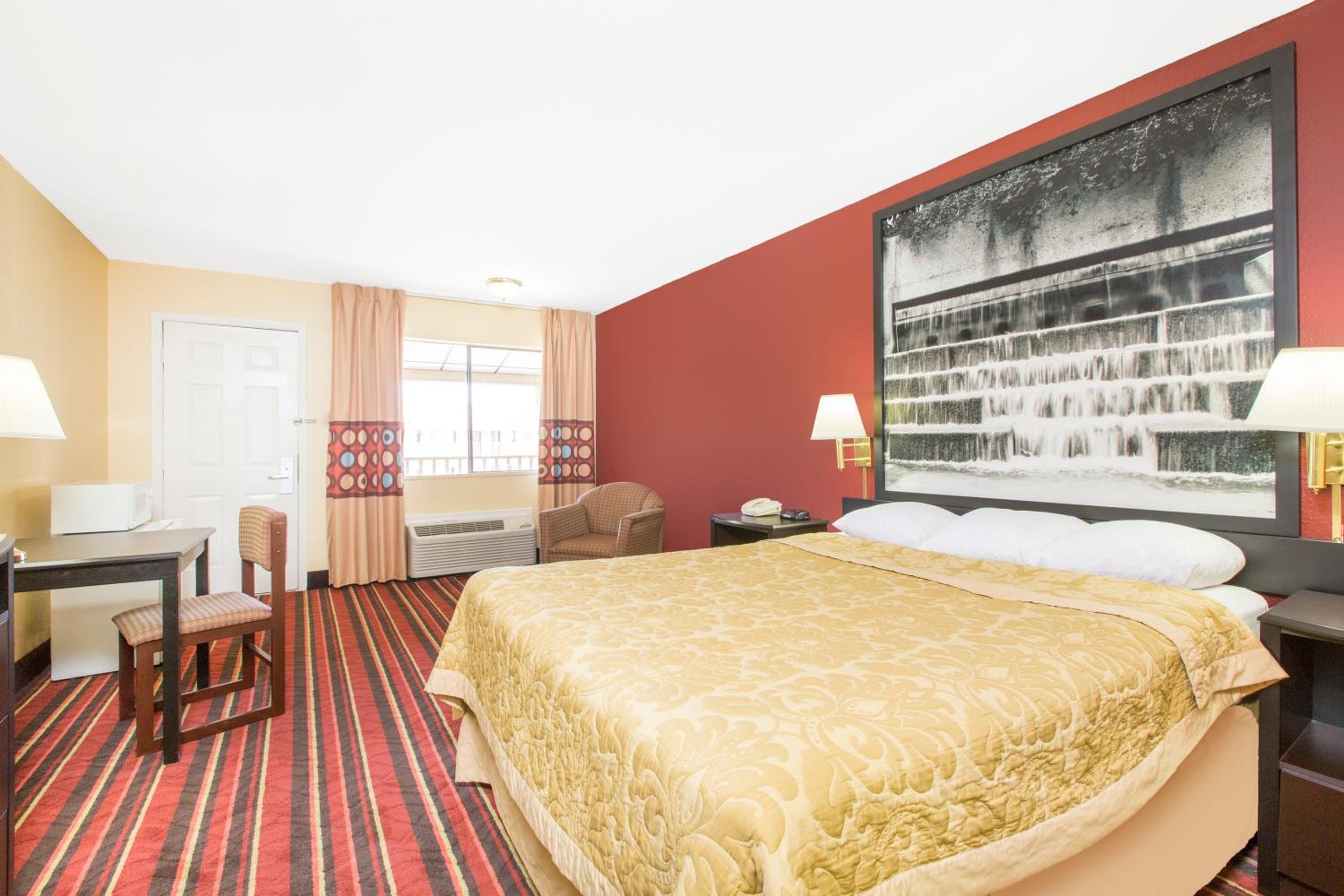 King Room - Non-Smoking - Photo 5