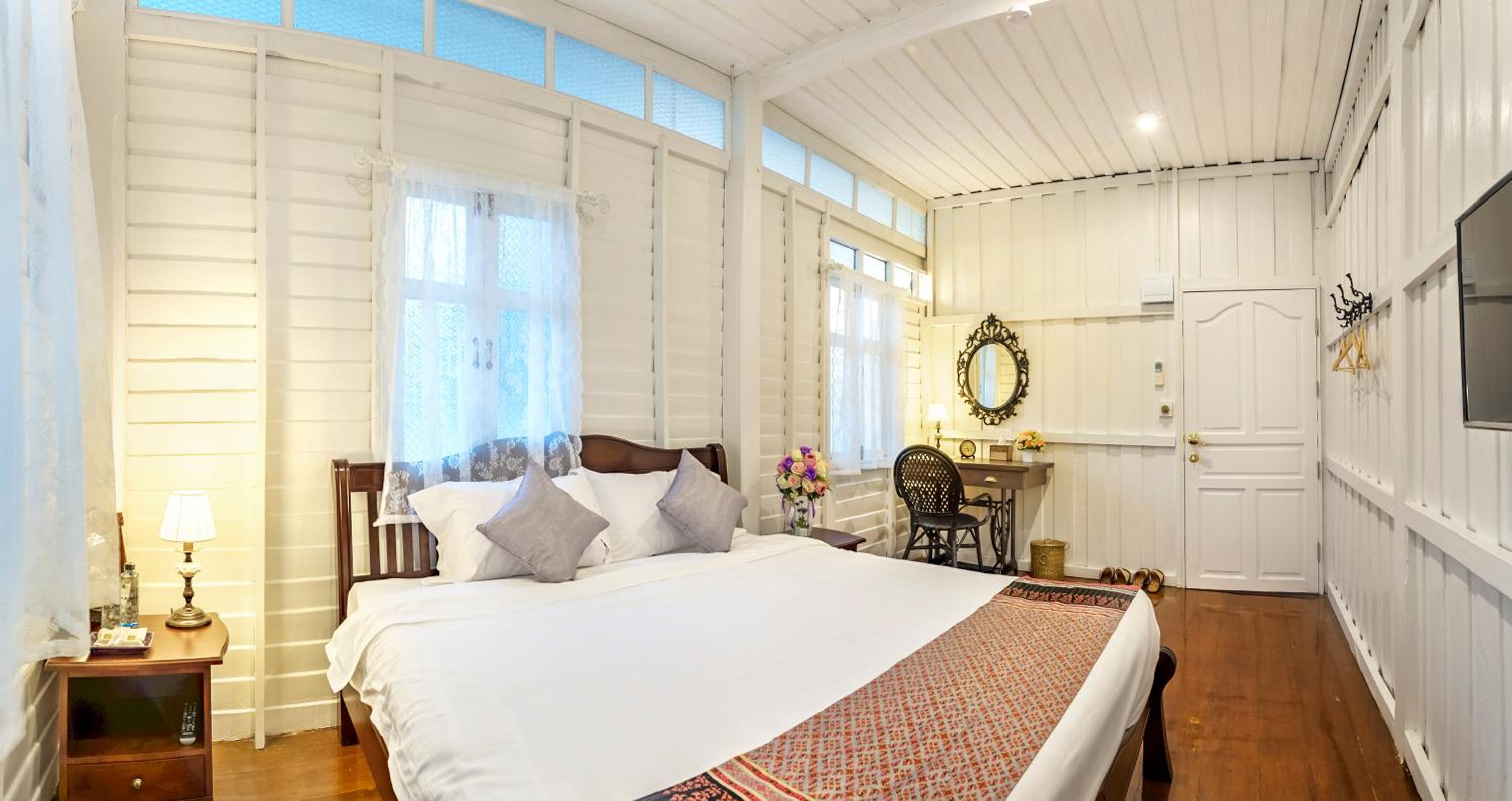 Double Room with Shared Bathroom photo 3