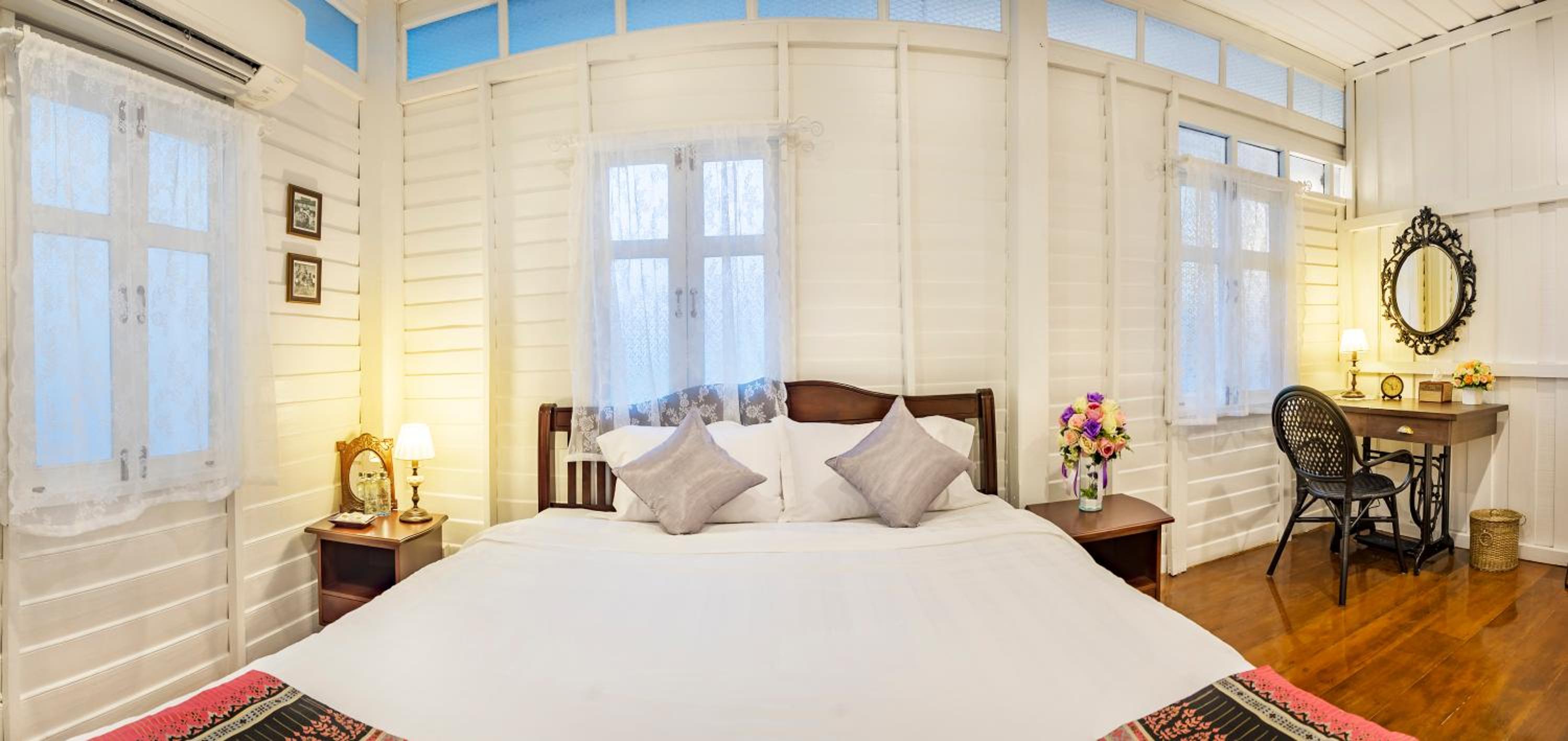 Double Room with Shared Bathroom photo 3