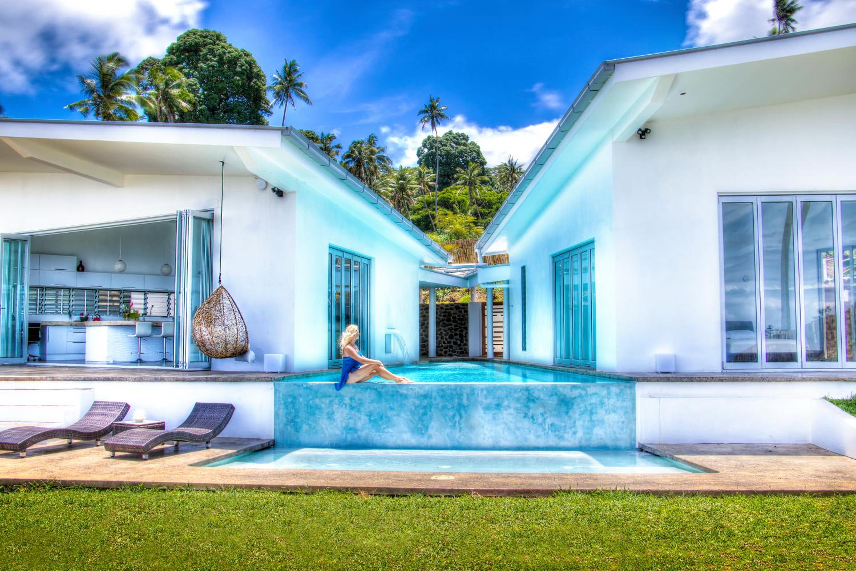 Deluxe Two Bedroom Villa with Pool - Beach Front