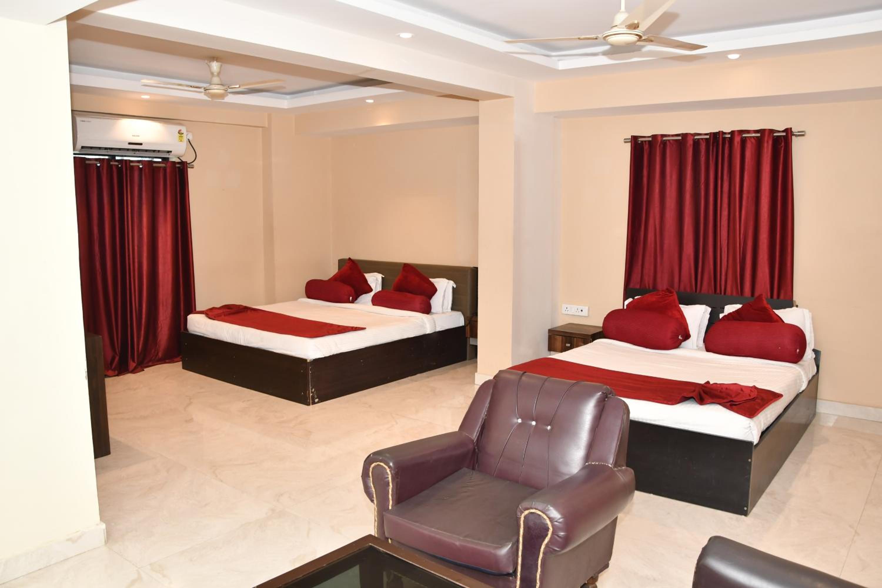 Deluxe Family Suite