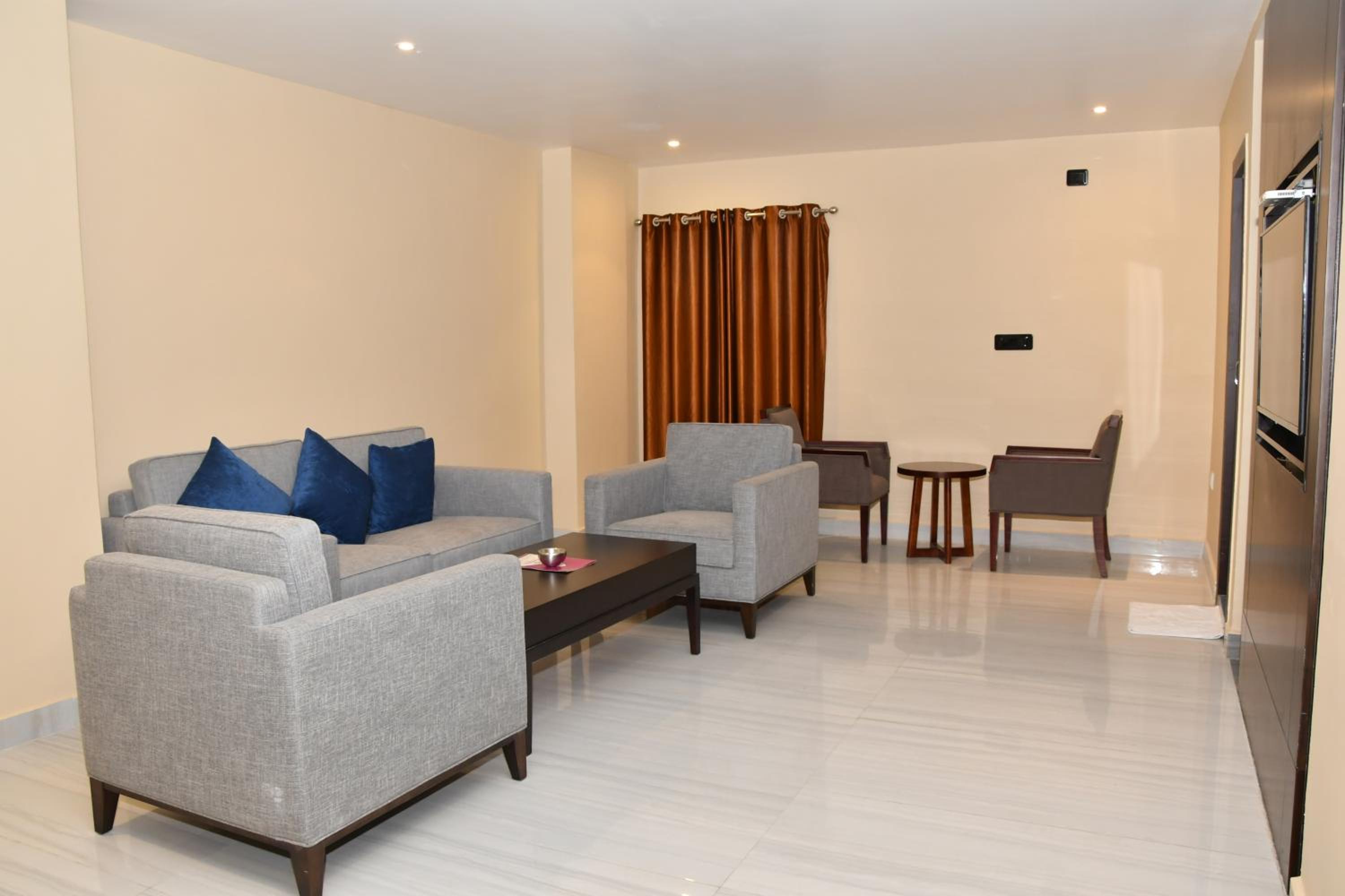 Deluxe Family Suite