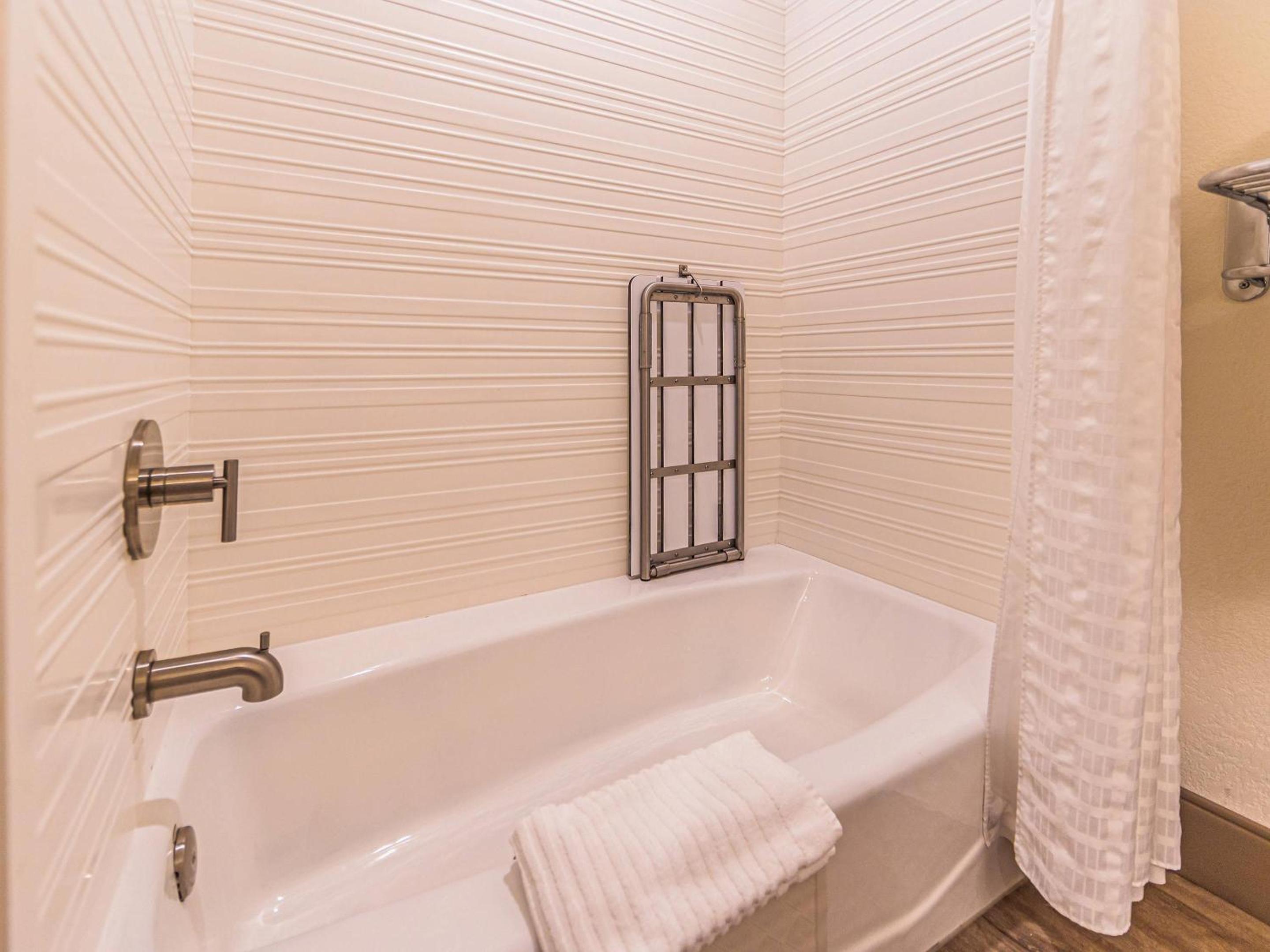 King Room with Tub - Disability Access/Non Smoking