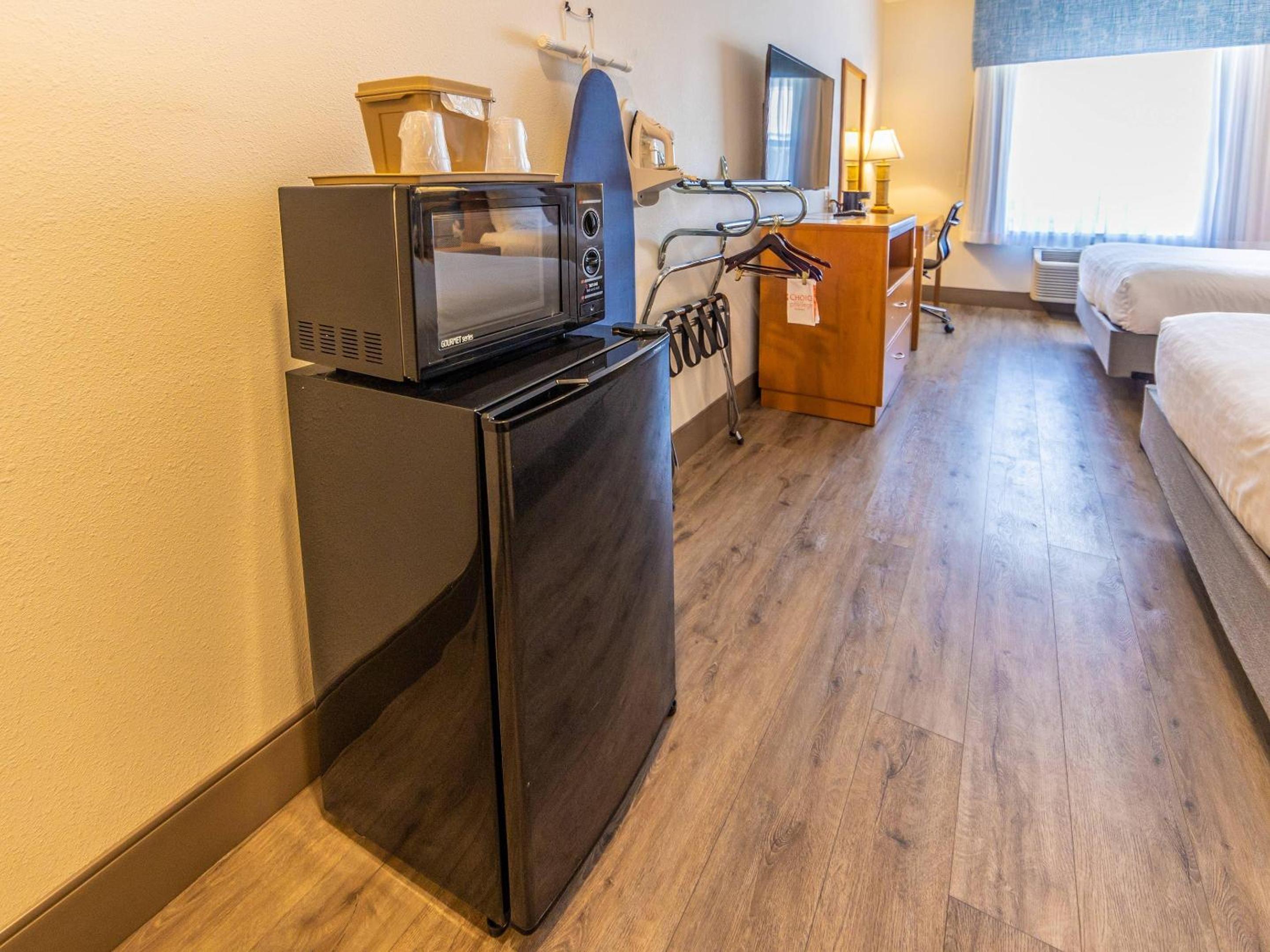 Quadruple Room with Two Queen Beds and Tub - Disability Access/Non Smoking