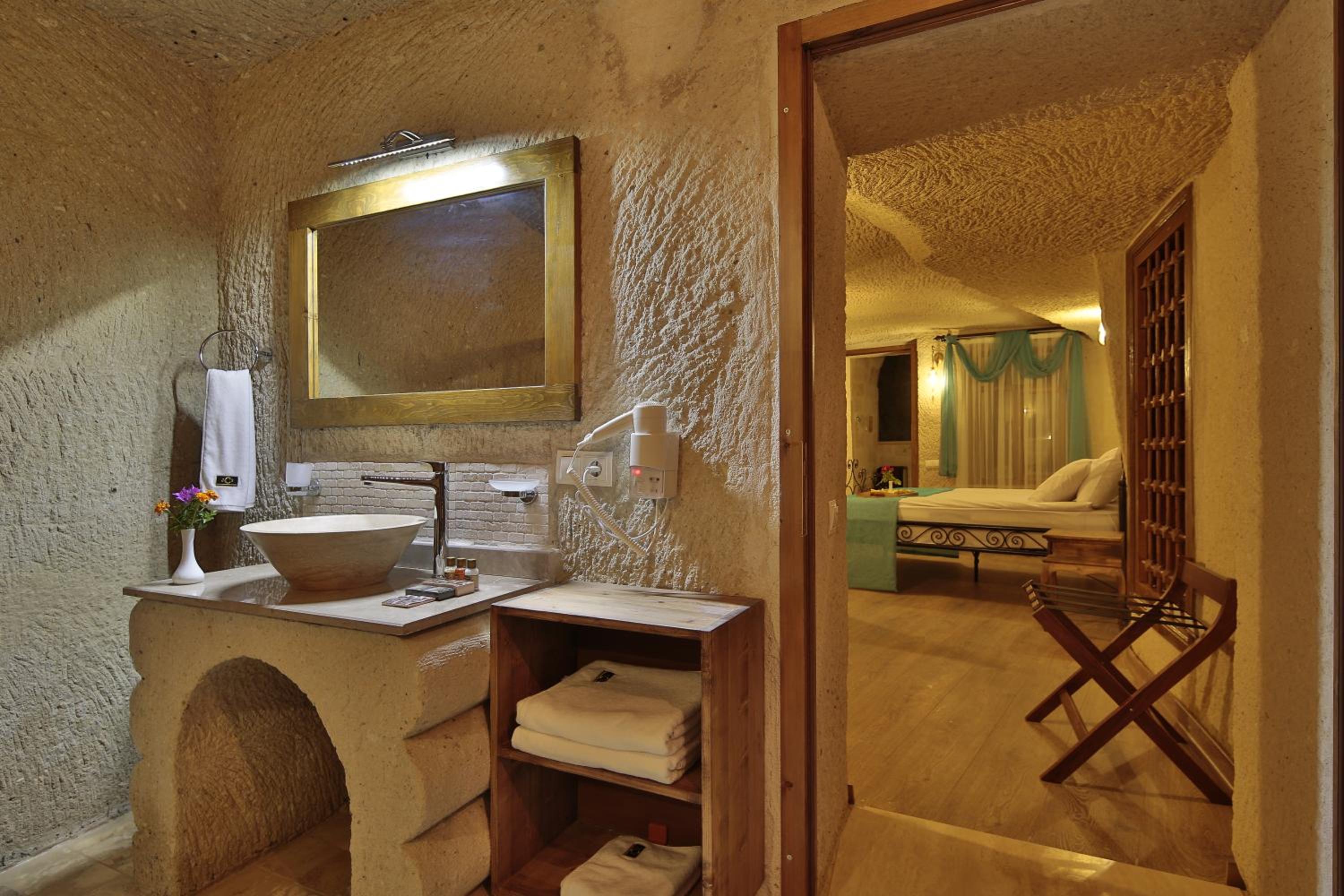 Deluxe King Suite photo 2