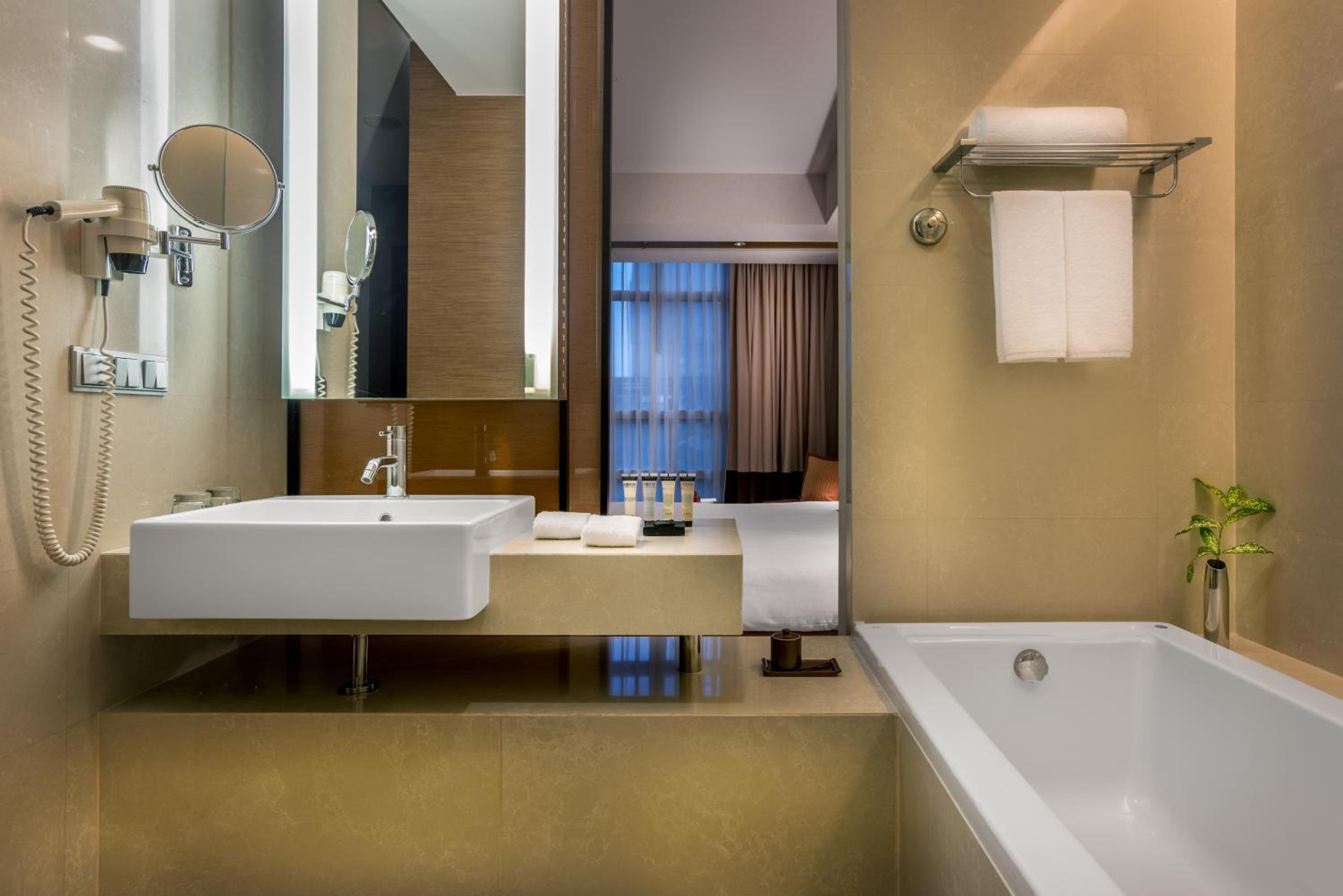 Superior Double Room thumbnail 6