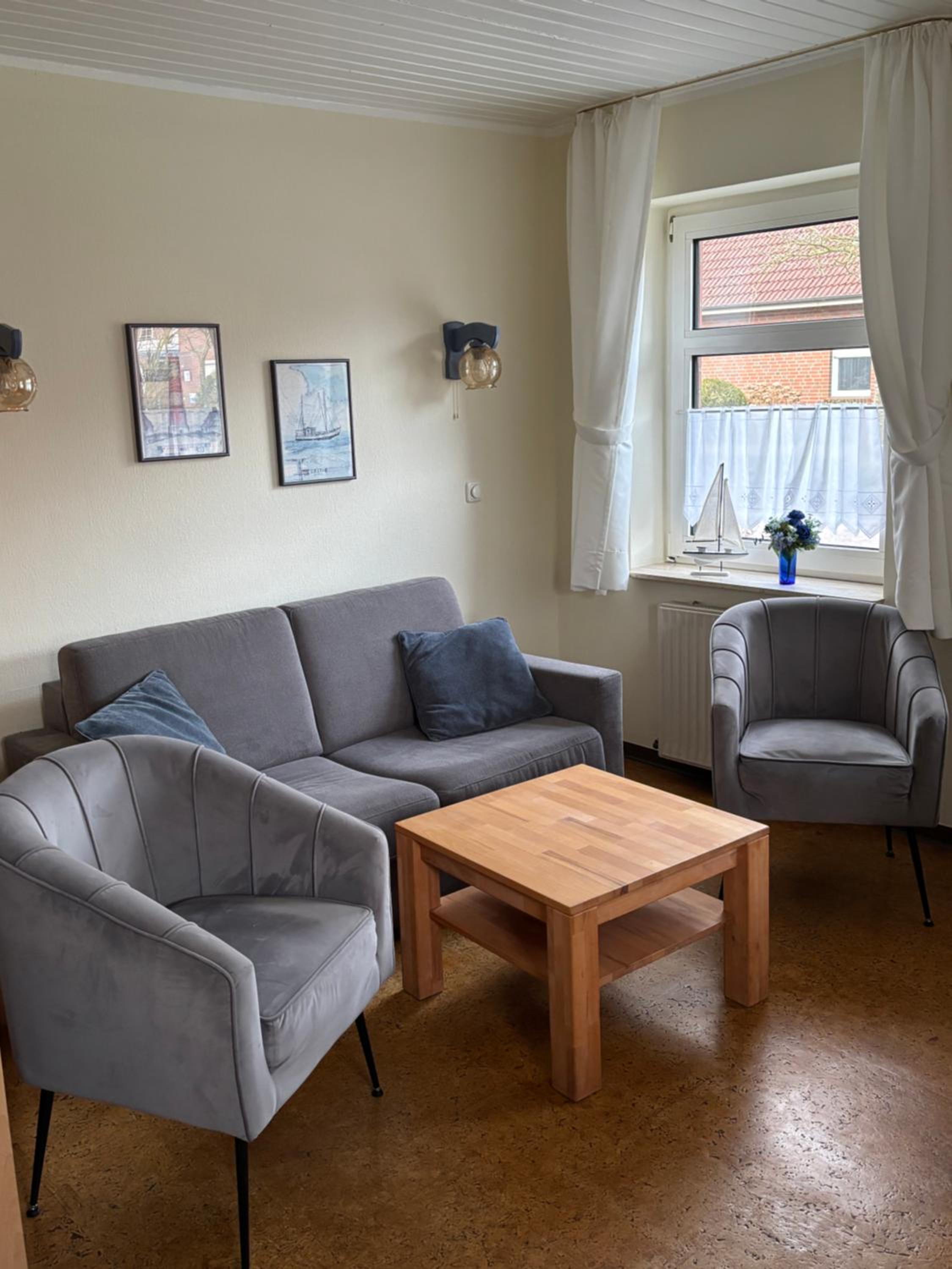 Apartment with Balcony photo 3