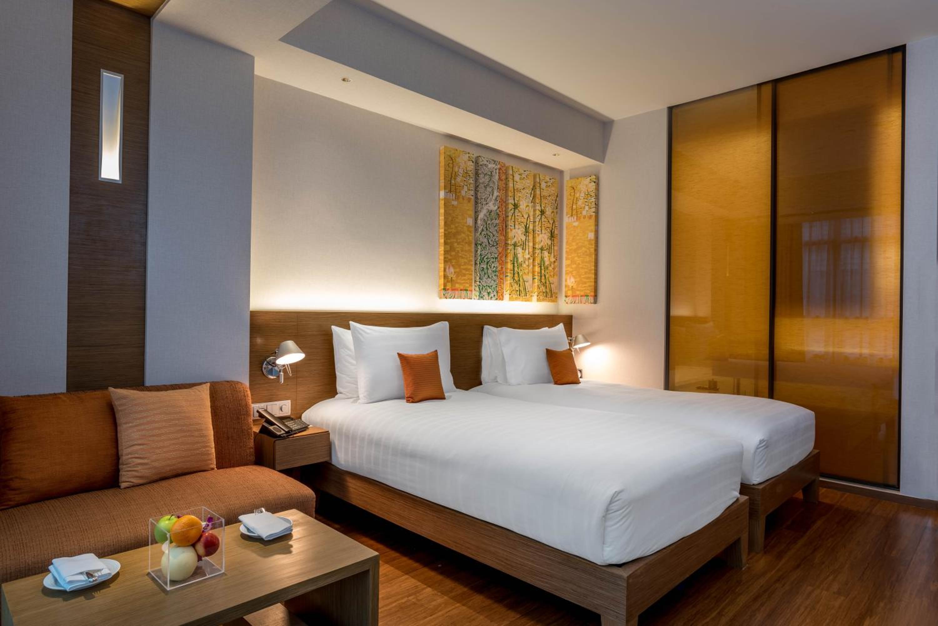 Superior Twin Room thumbnail 5