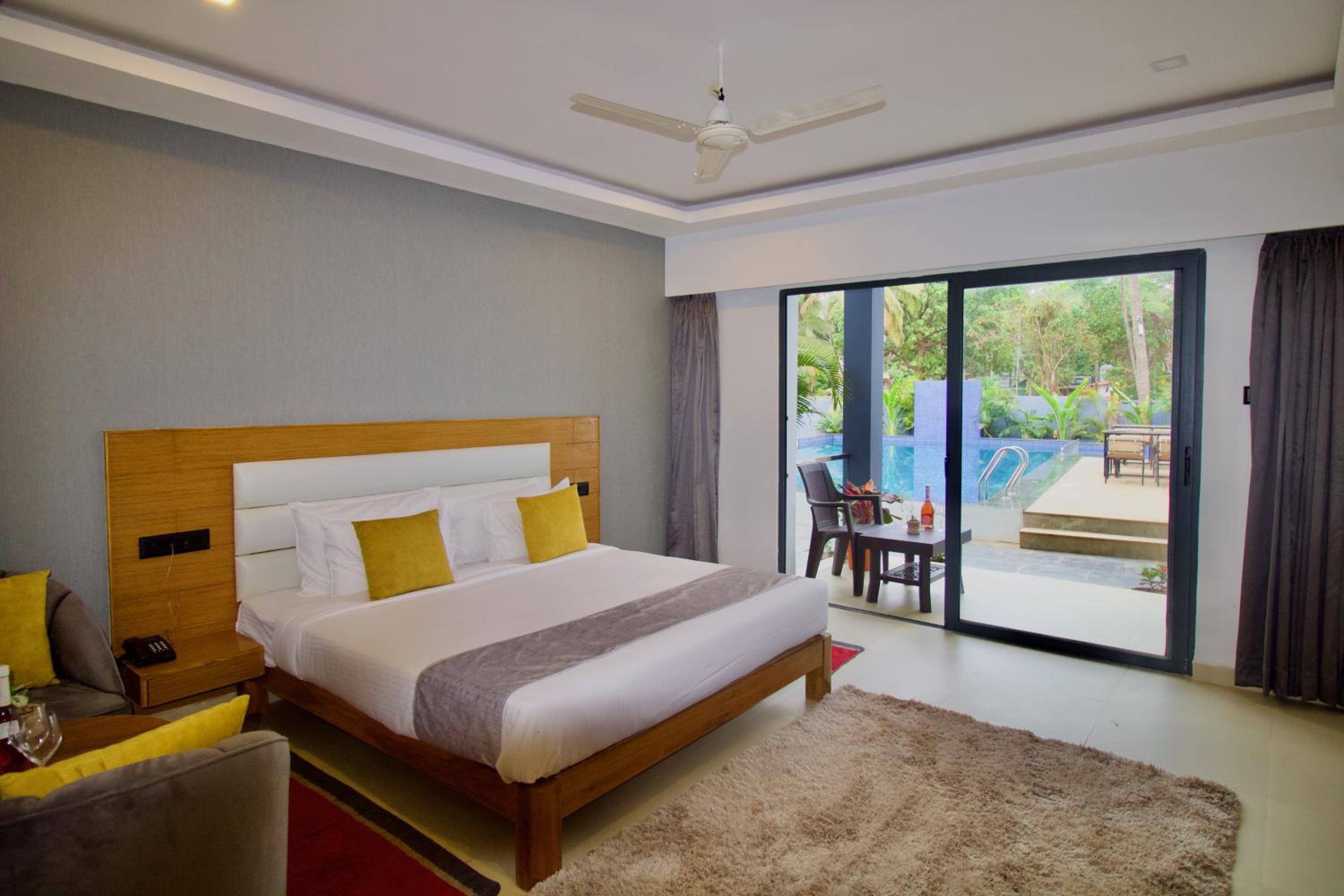 Double Room with Pool View