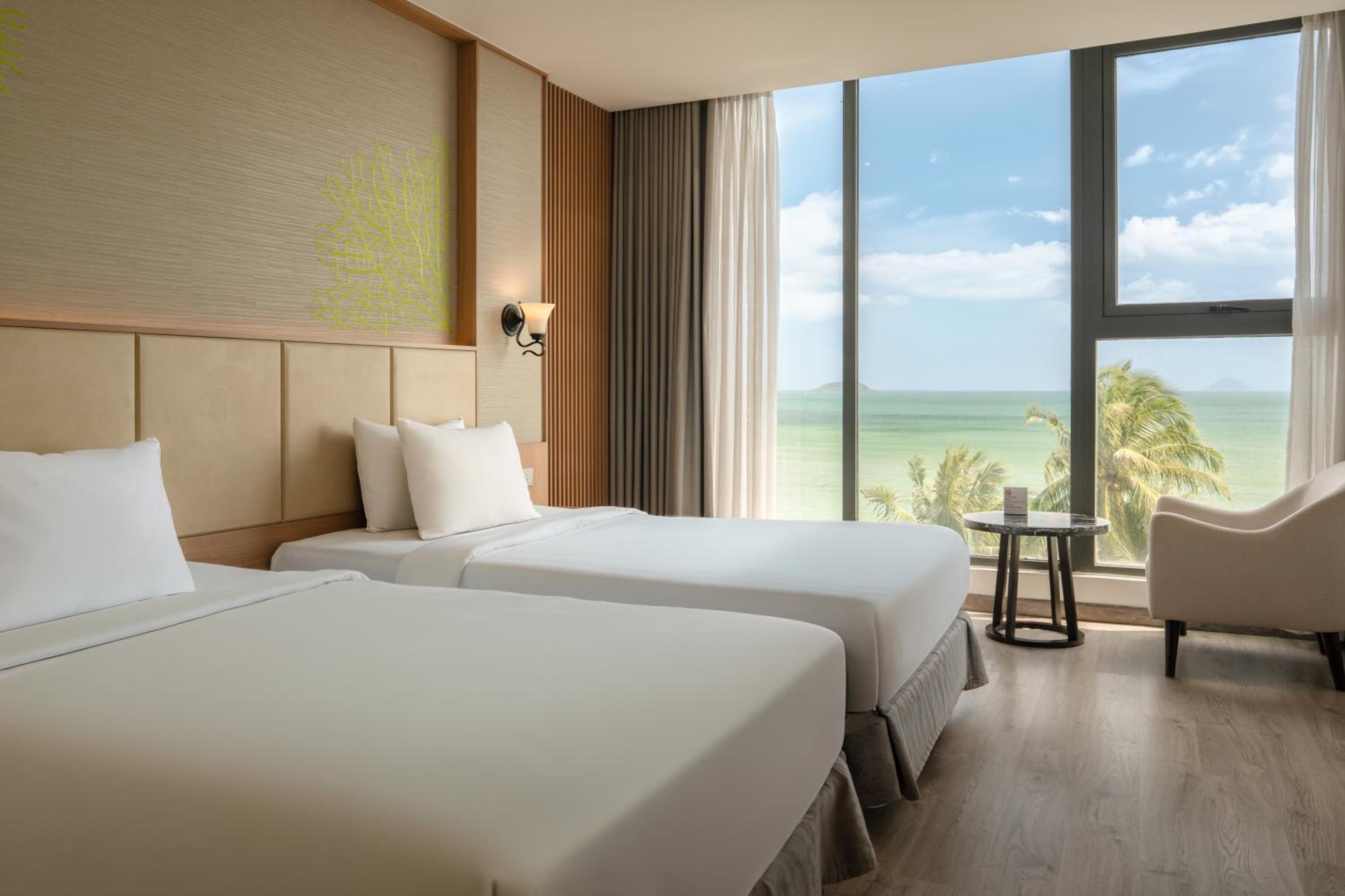 Superior Twin Room with Sea View - Photo 3