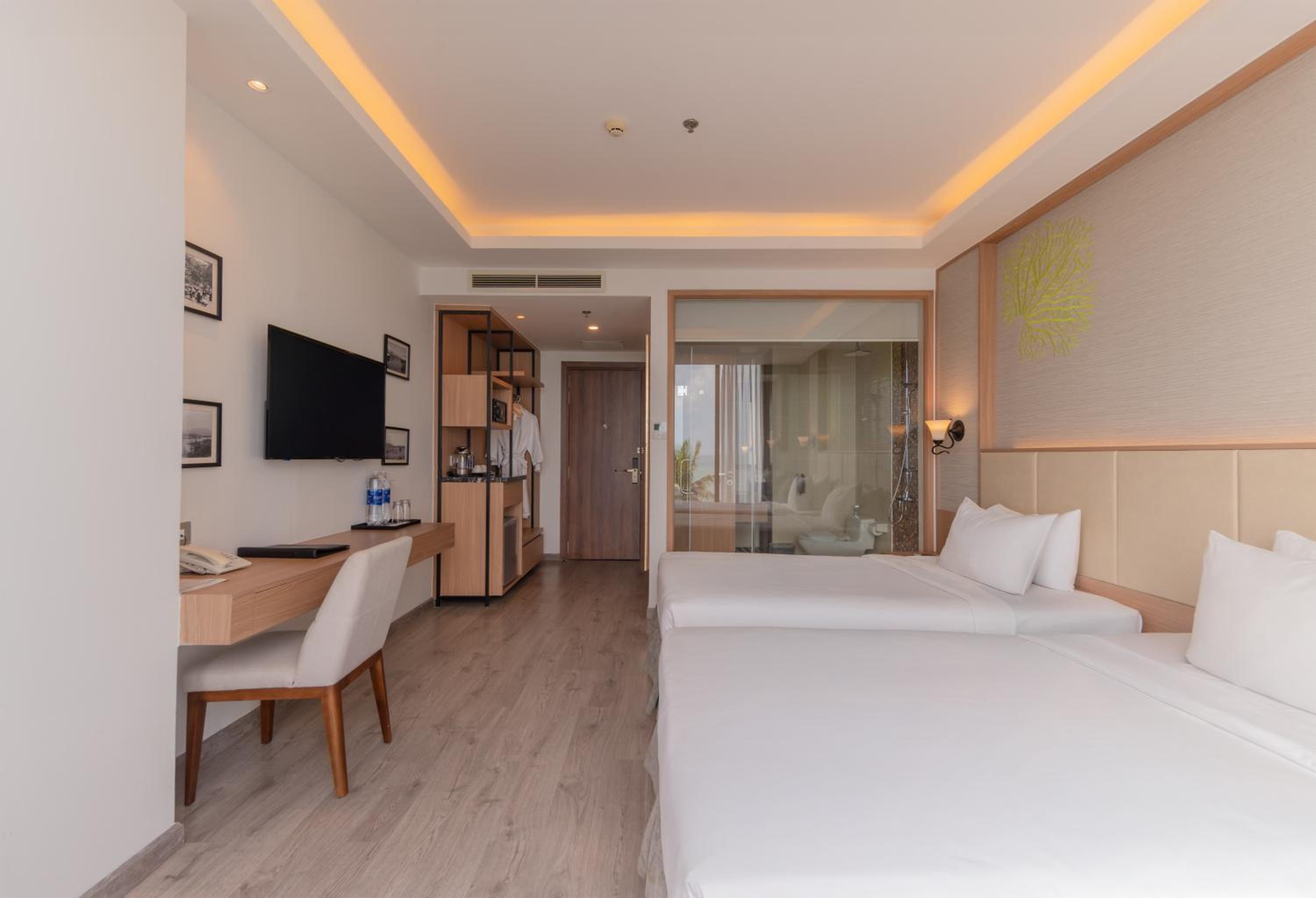 Superior Twin Room with Sea View - Photo 11