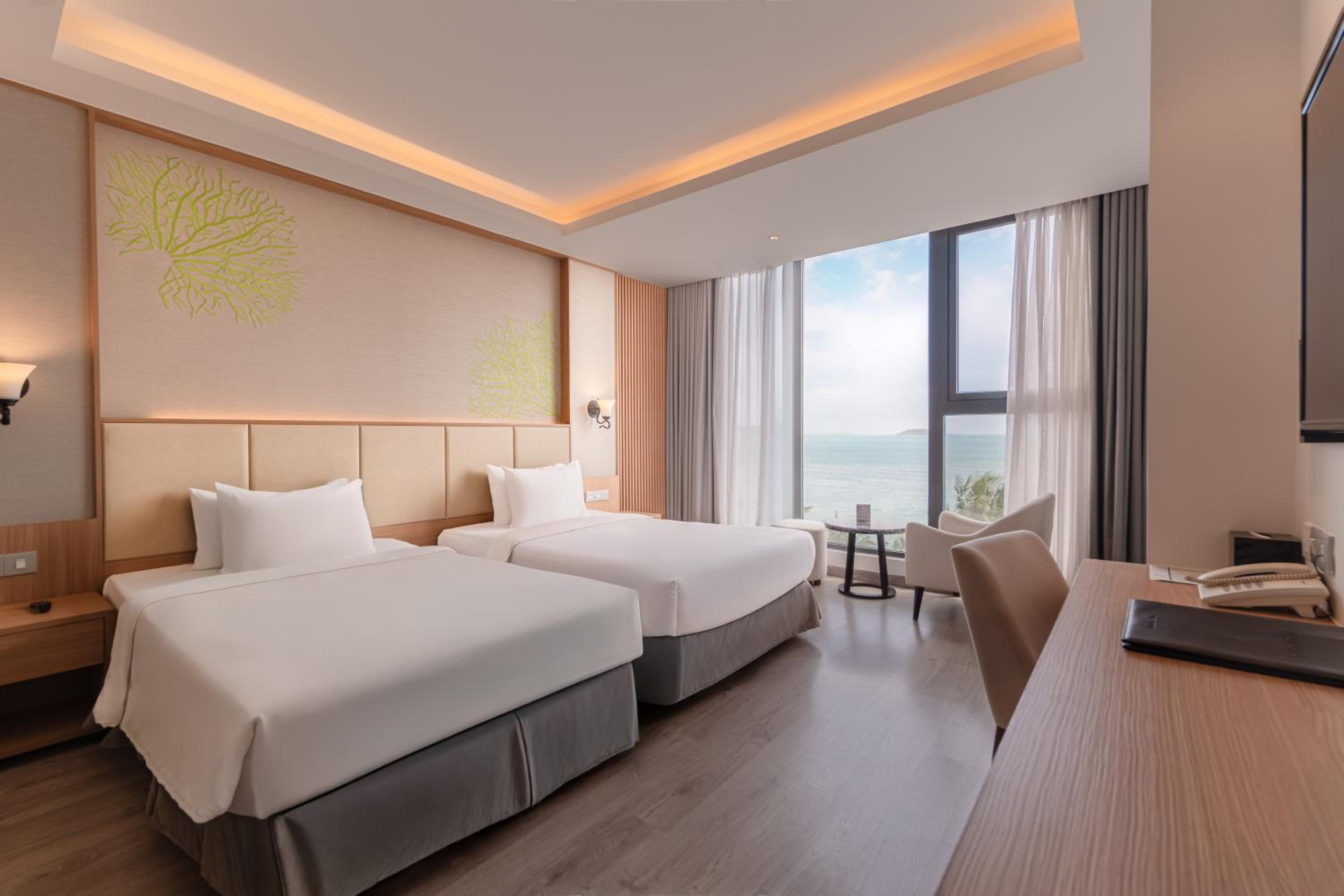 Superior Twin Room with Sea View - Photo 4