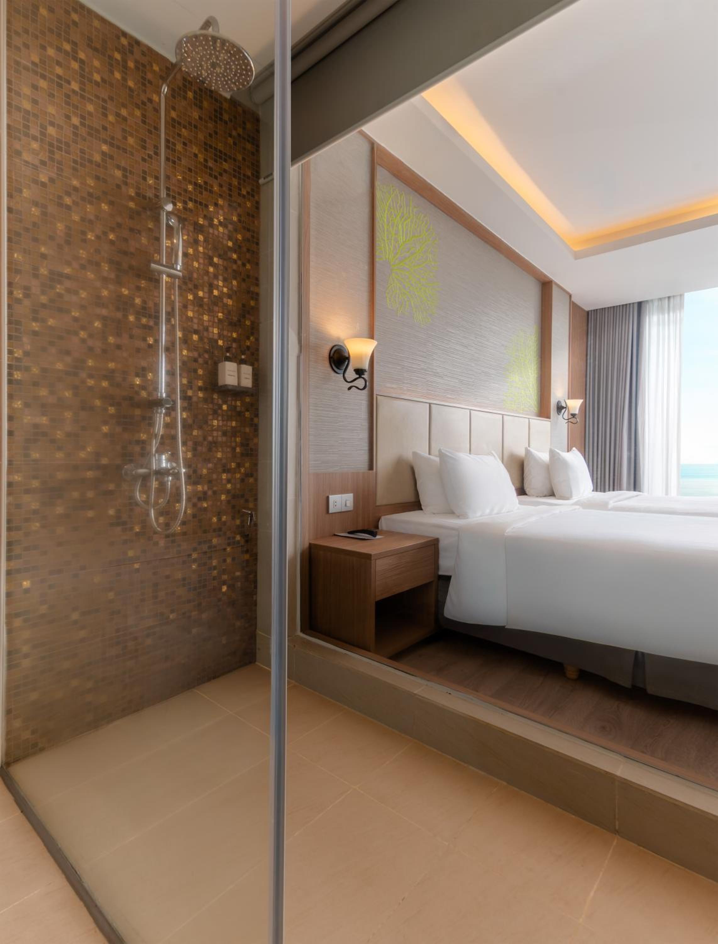 Superior Twin Room with Sea View - Photo 6