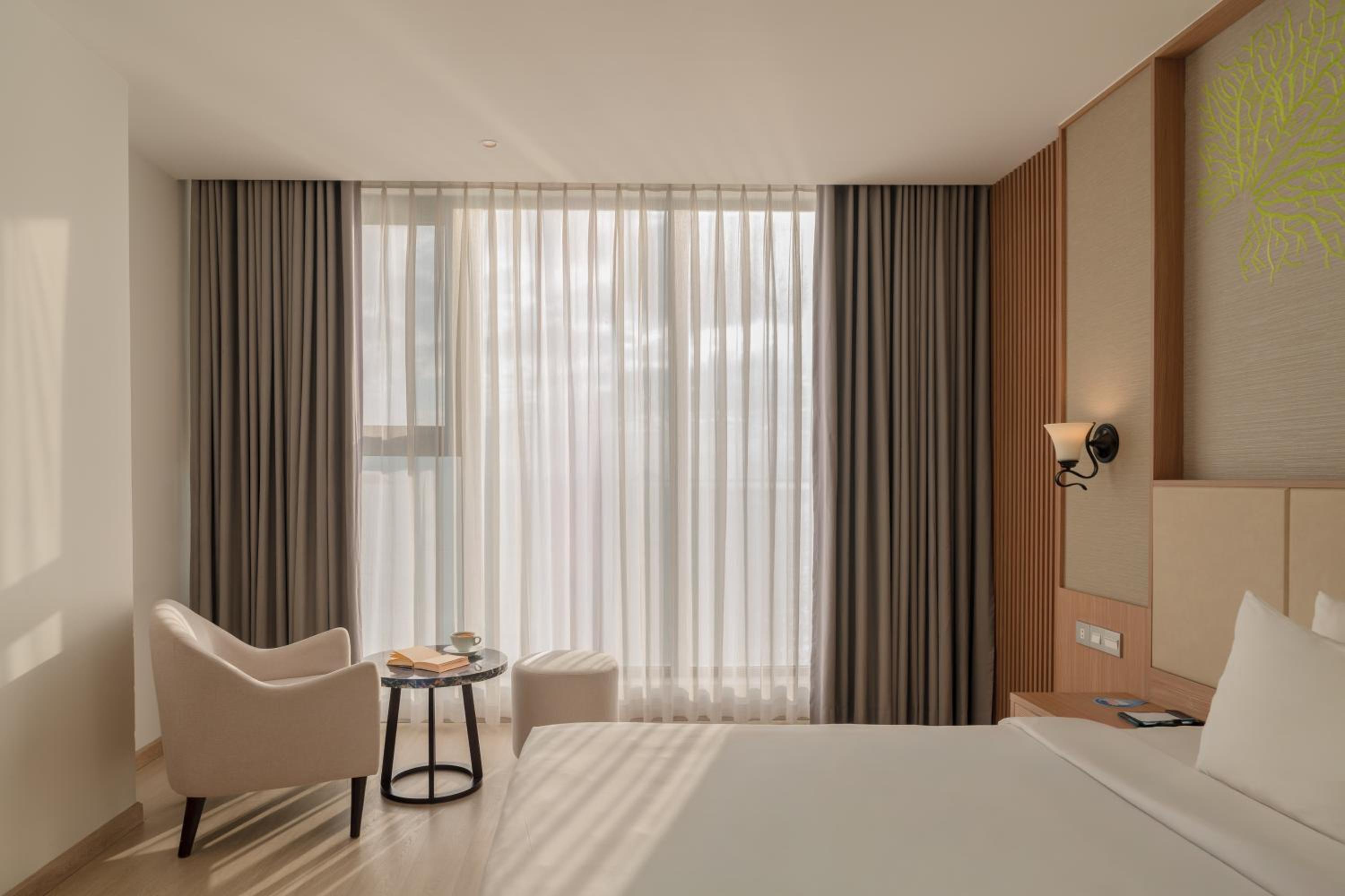 Superior Twin Room with Sea View - Photo 10