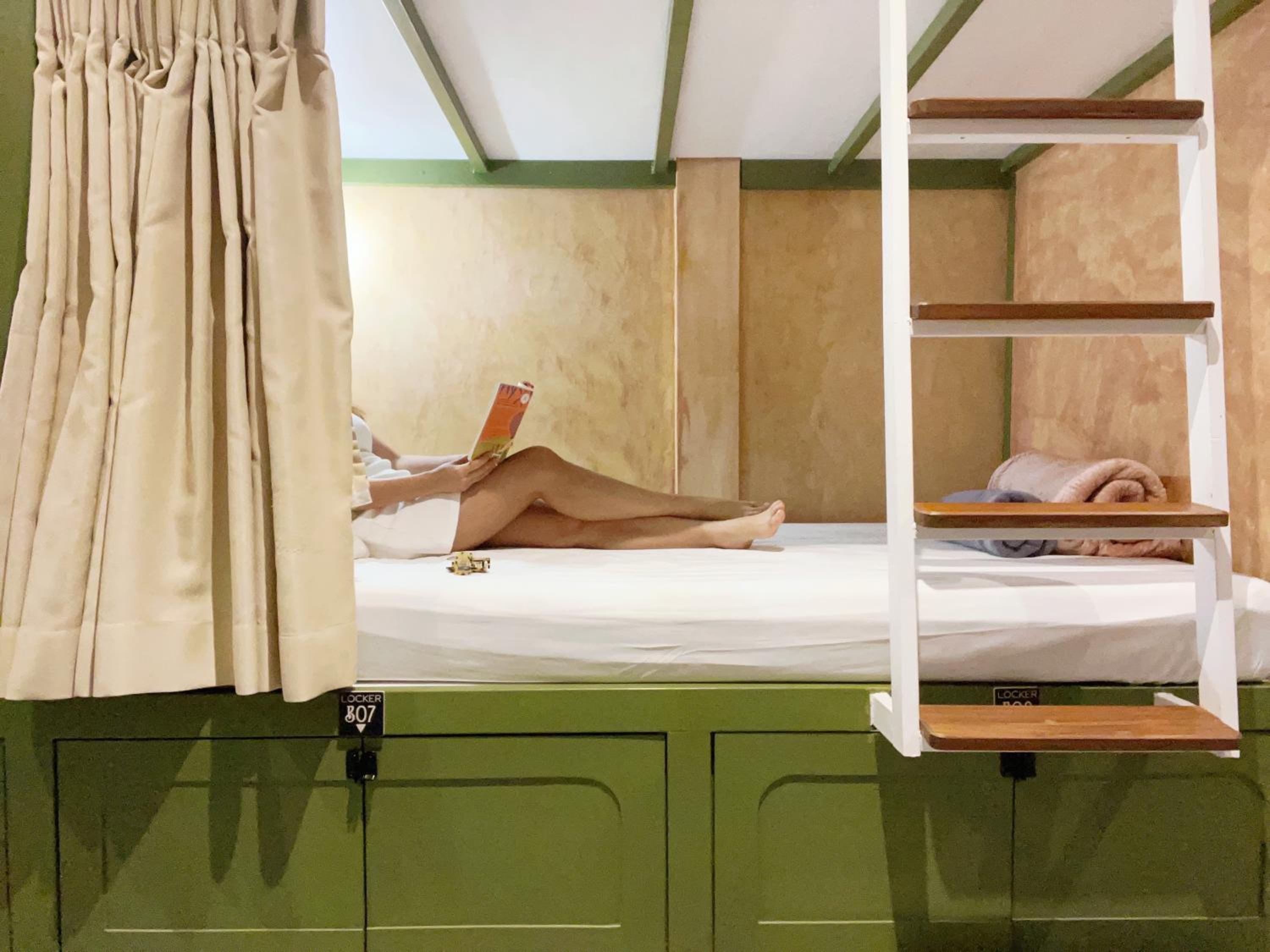 Single Bed in Mixed Dormitory Room