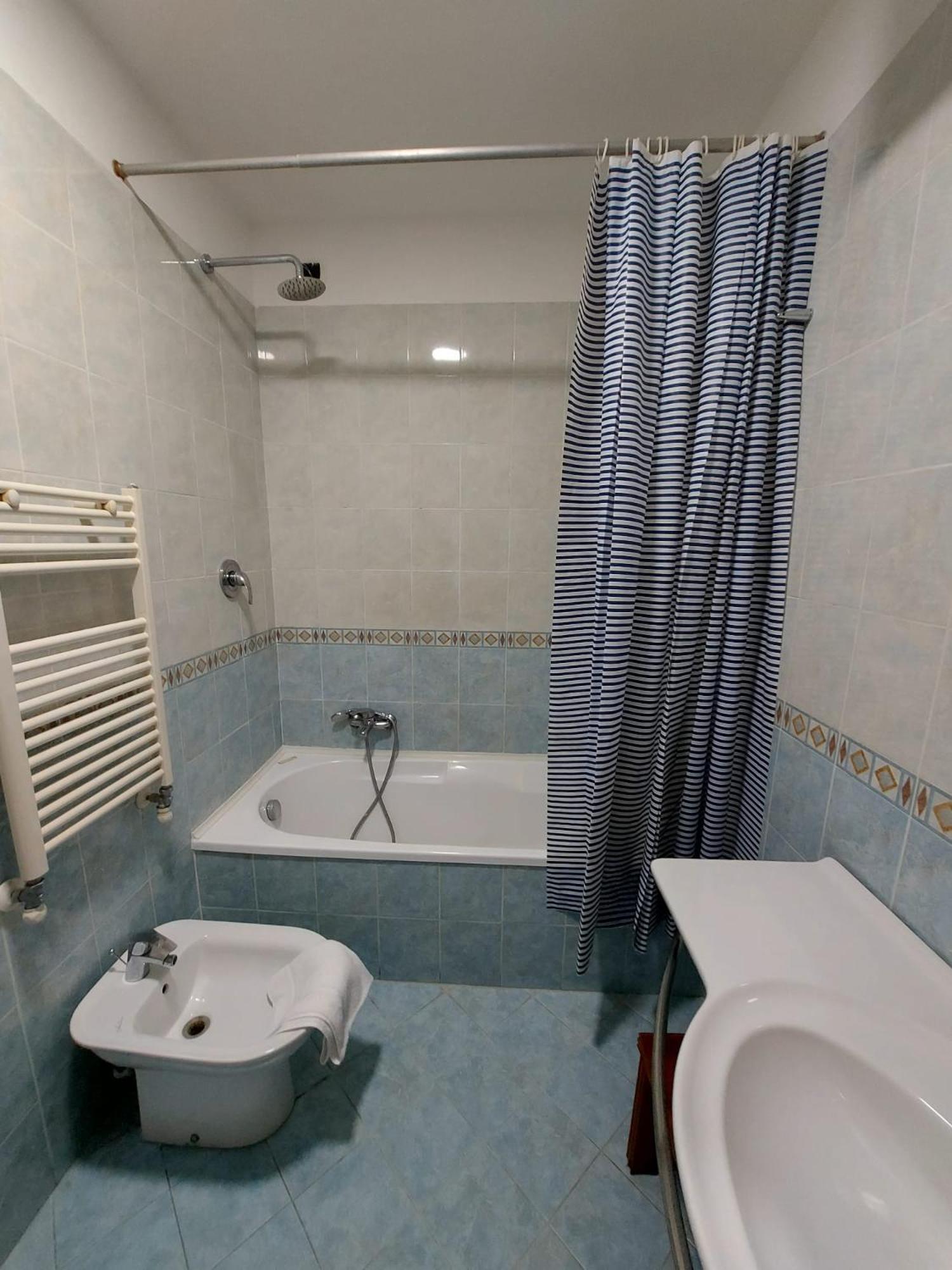 Quadruple Room with Bath photo 3