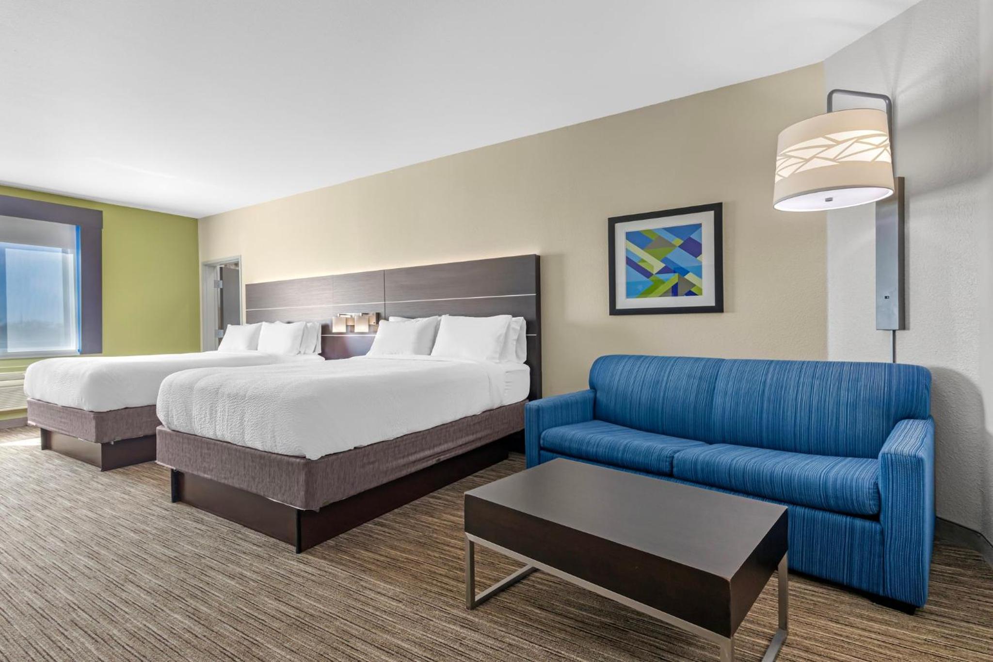 Two-Bedroom Suite with One King and Two Queen Beds - Photo 2