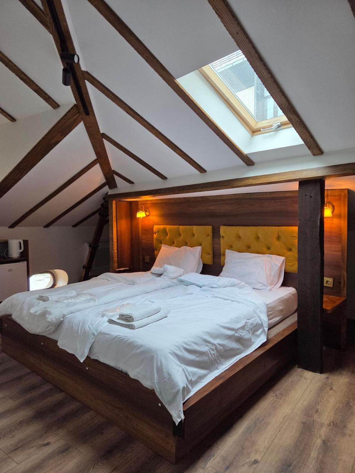 Double or Twin Room with Balcony photo 3