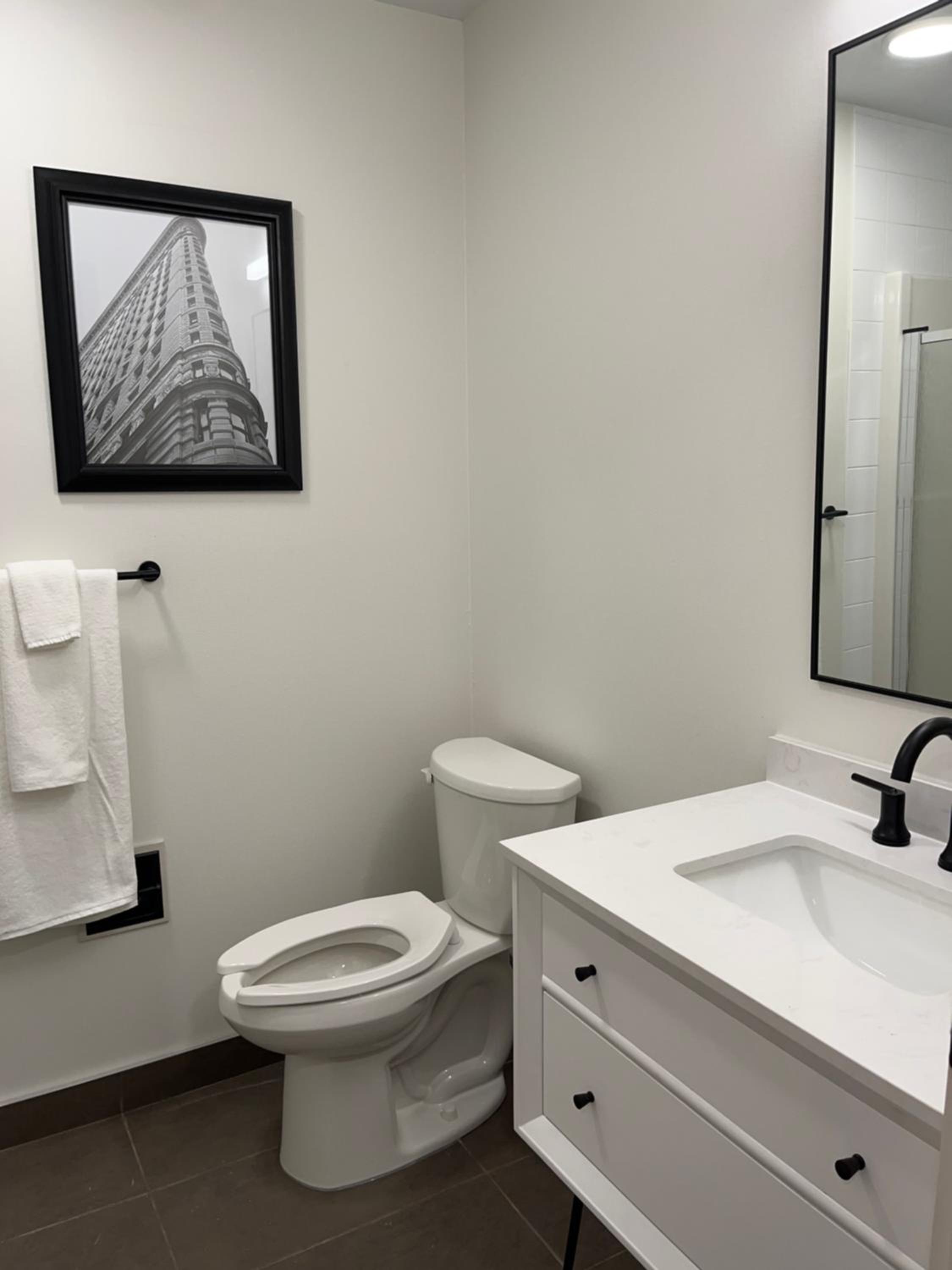 Standard Queen Suite - Non-Smoking - Photo 3