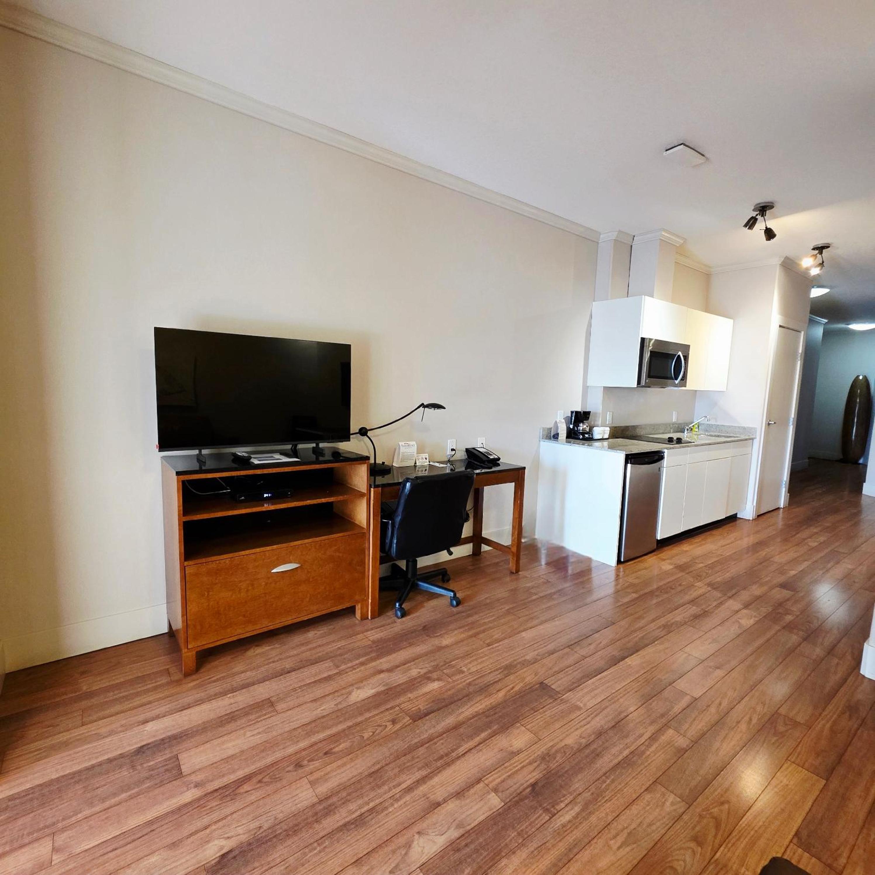 Two-Bedroom Deluxe Suite with Two Queen Beds - Non-Smoking - Photo 4