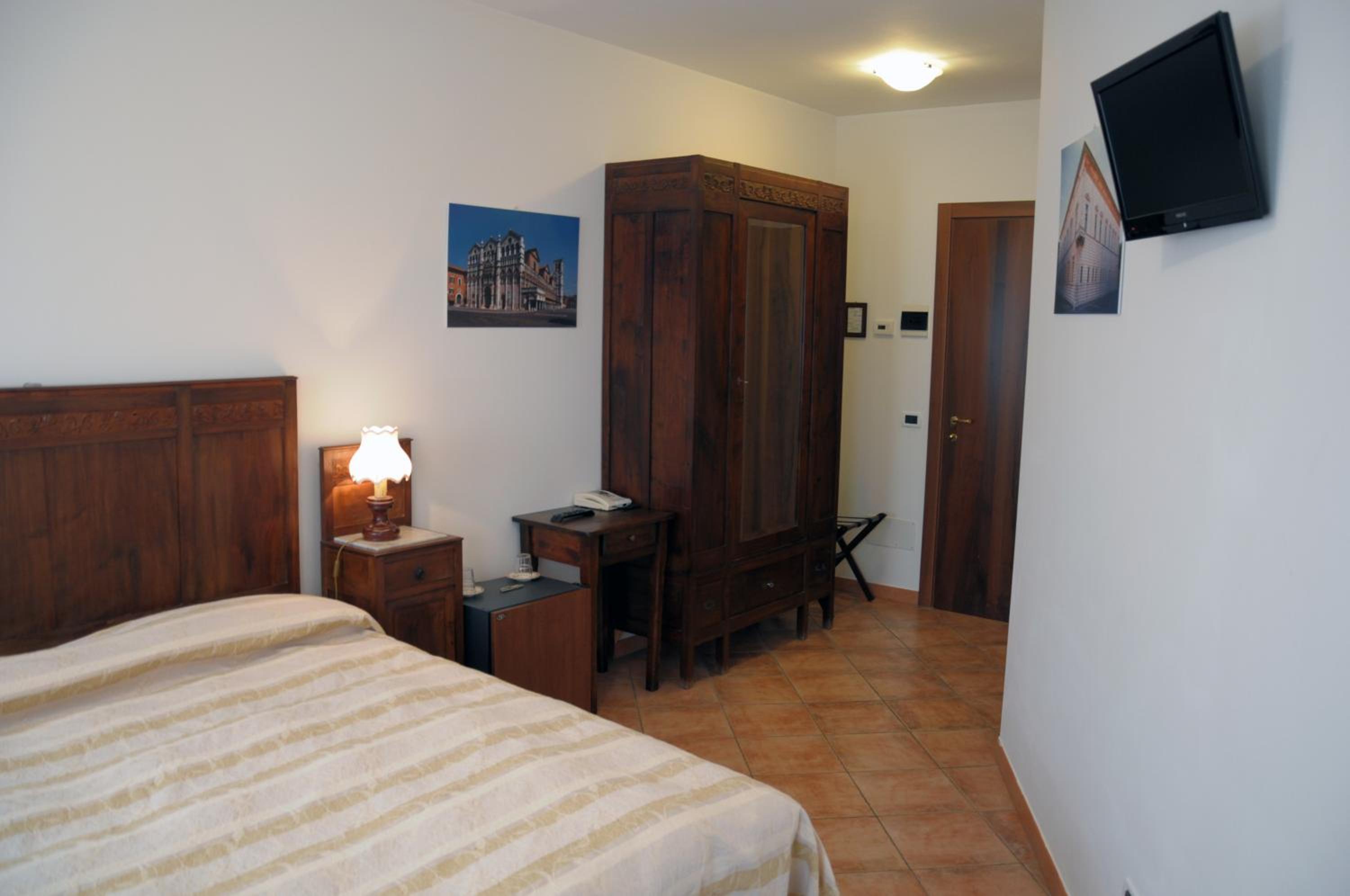 Double Room - Photo 7