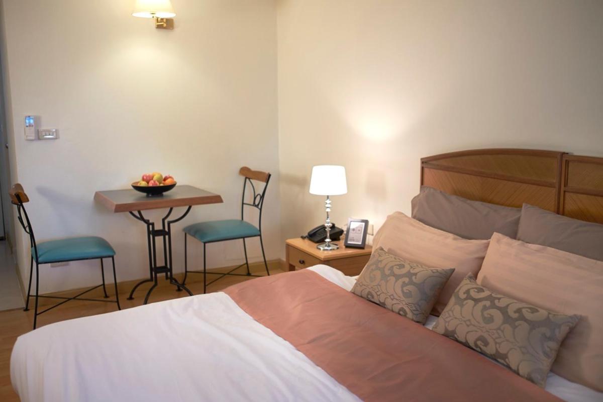 Double Bed - Non-Smoking photo 1