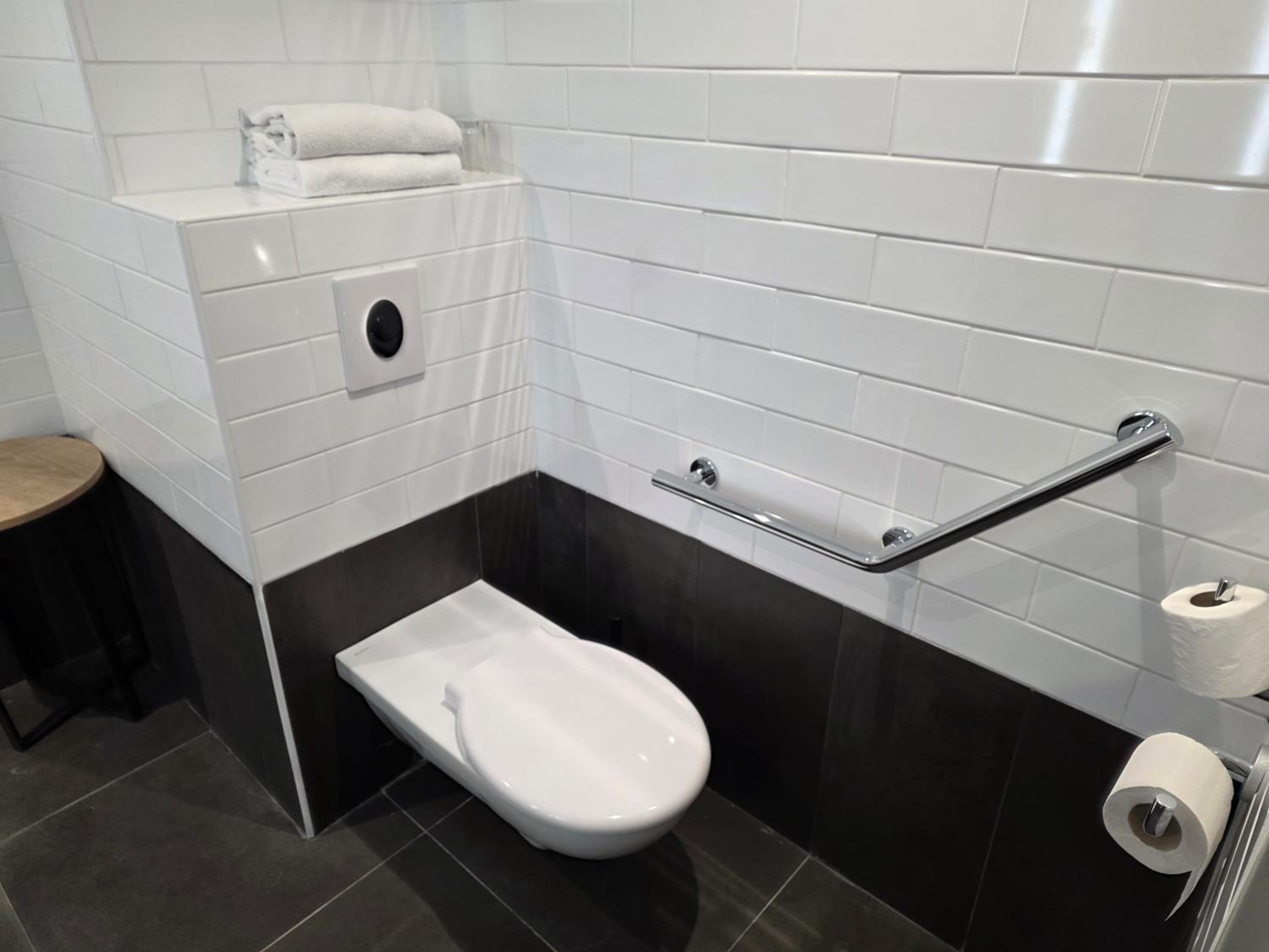 Accessible Double Room - Photo 5