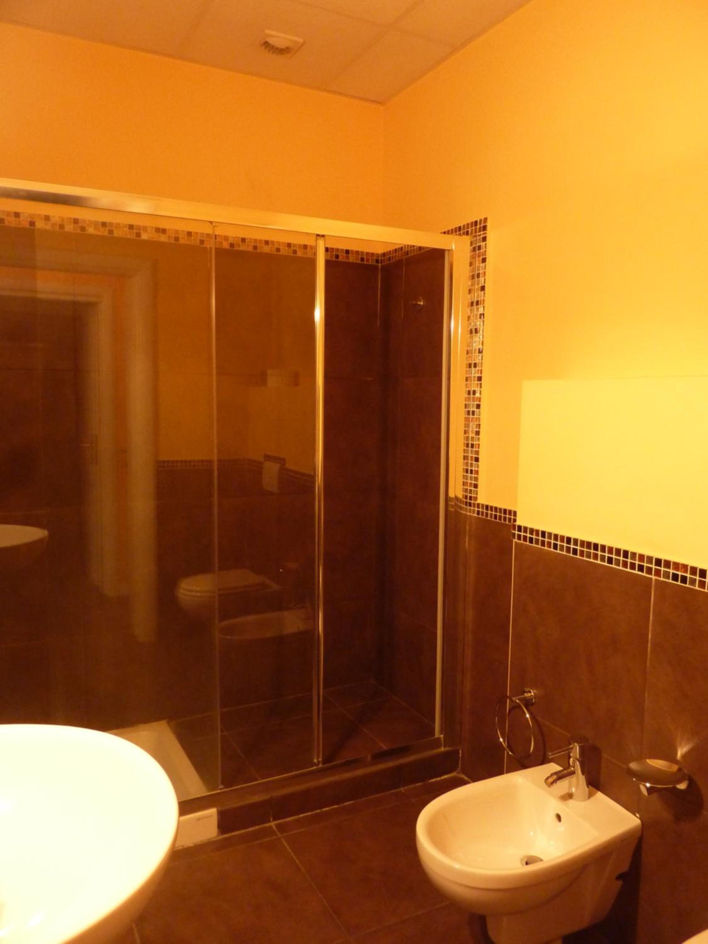 Double or Twin Room - Photo 11