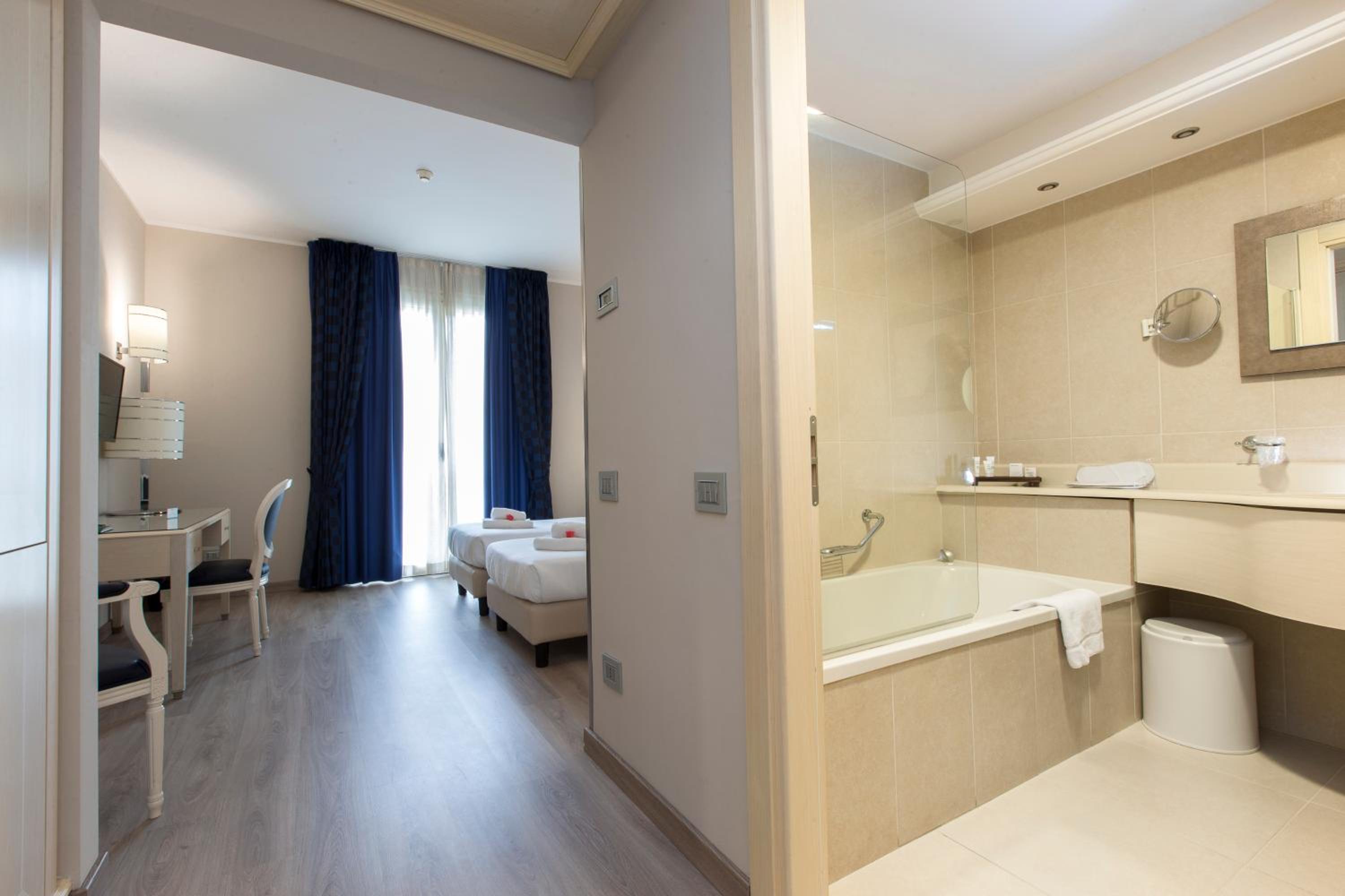 Classic Twin Room - Photo 4