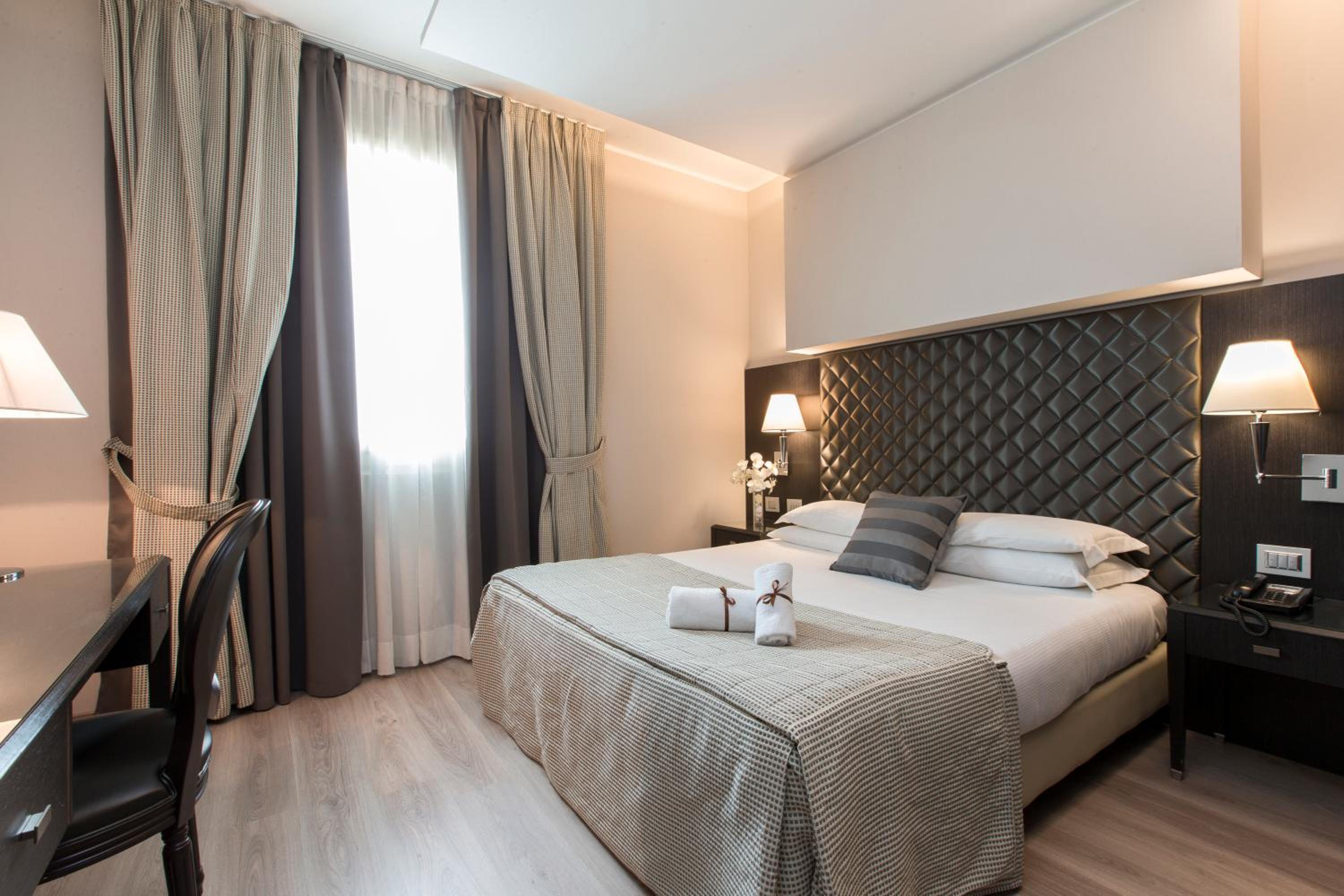 Suite - Photo 2