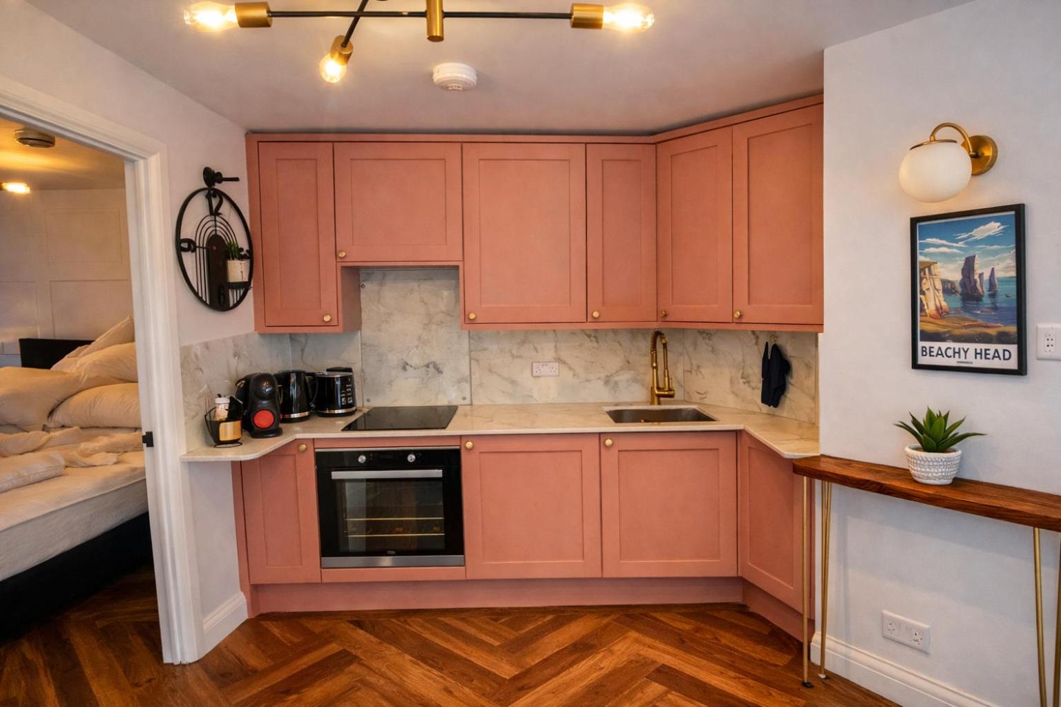 Deluxe One-Bedroom Apartment with Garden View photo 2