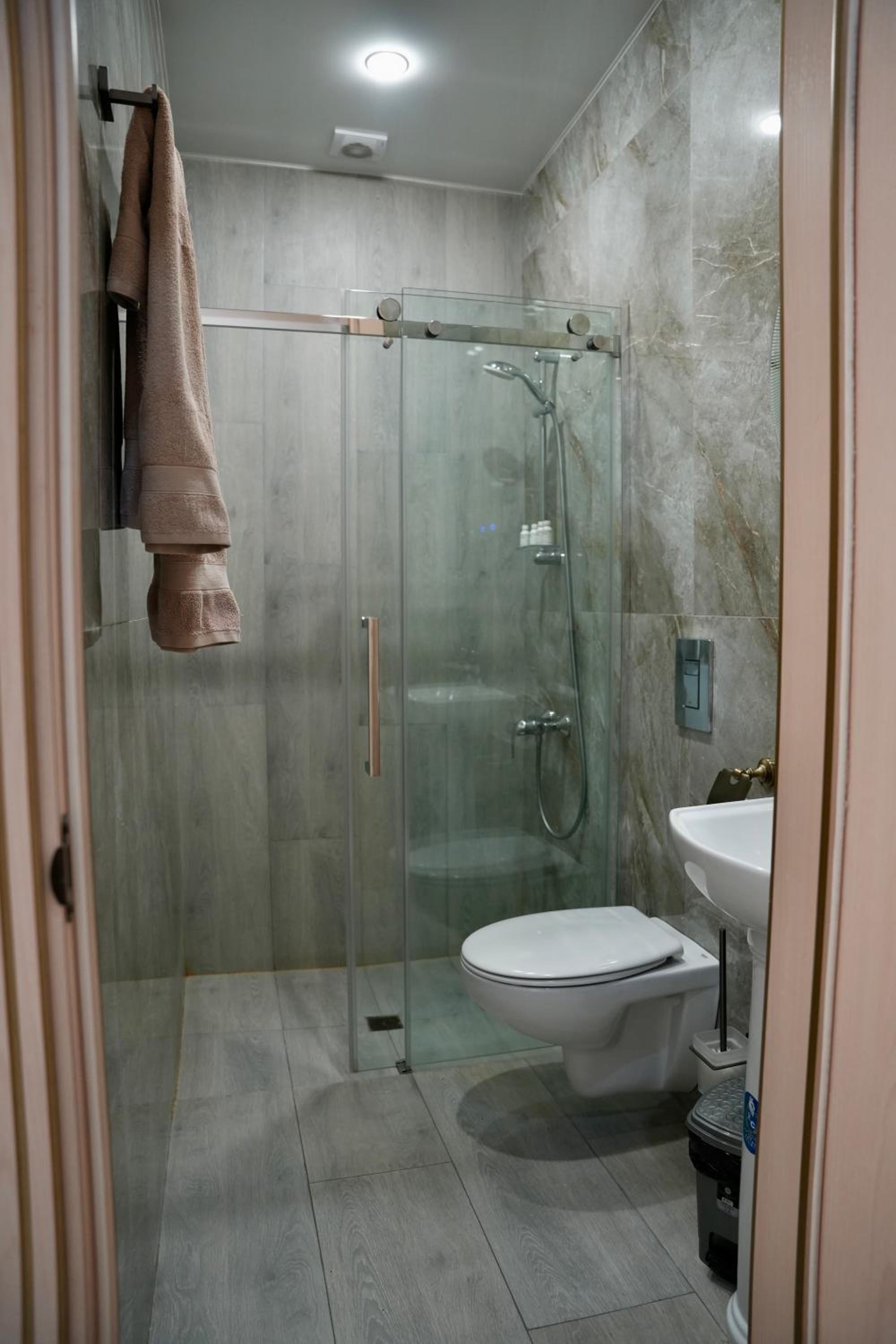 Standard Double or Twin Room photo 3