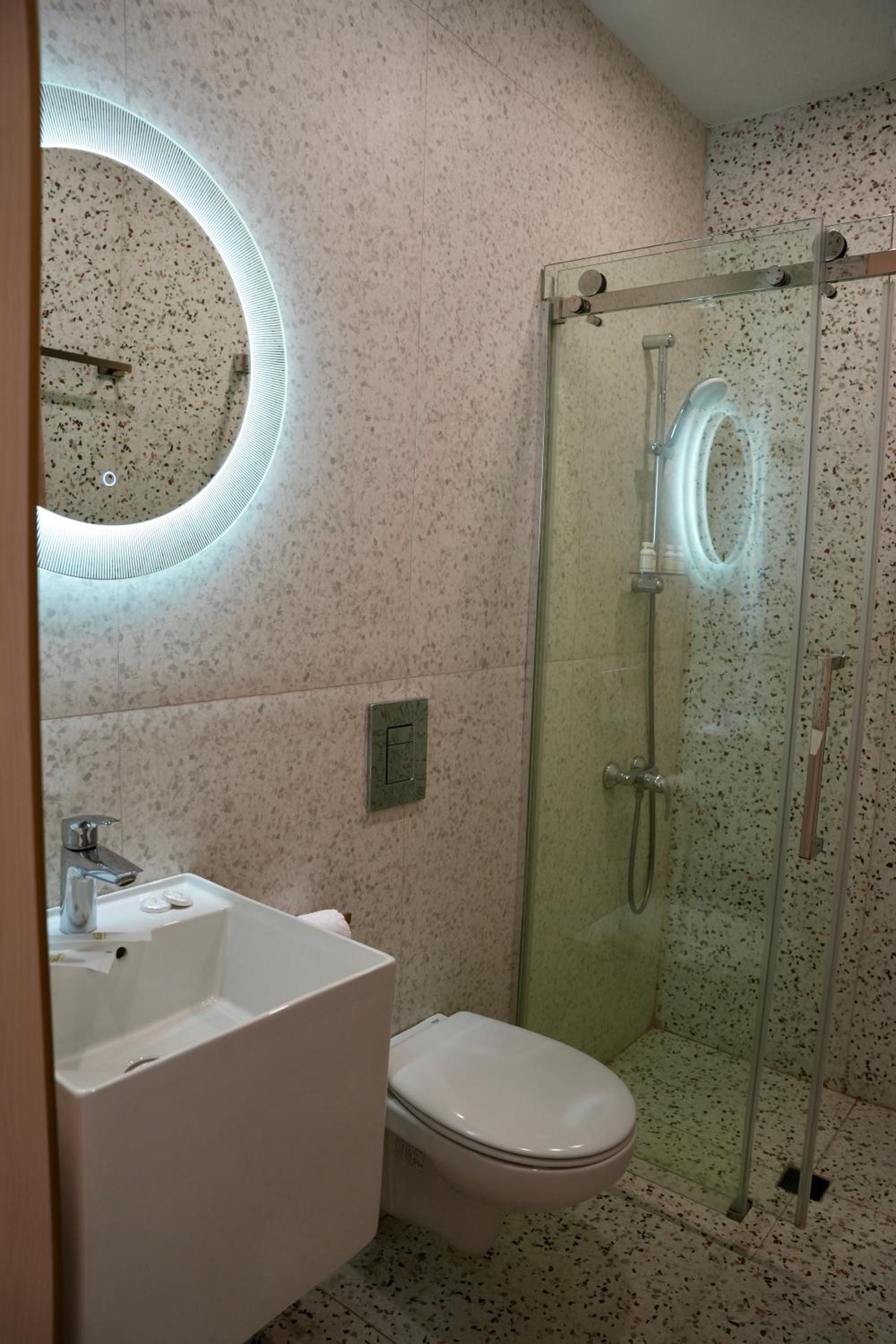 Large Double or Twin Room photo 3
