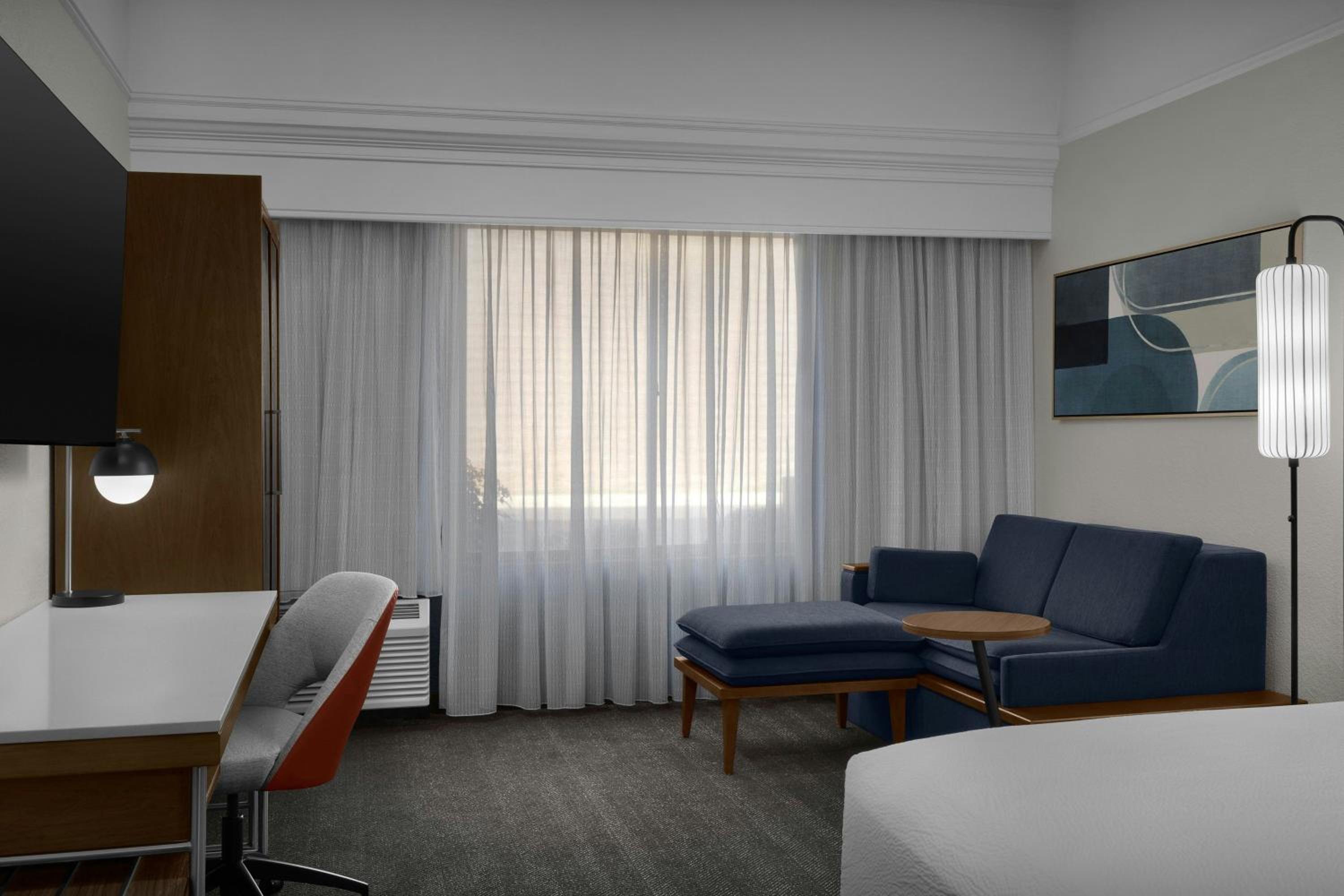 King Room with Sofa Bed - Hearing Accessible - Photo 2
