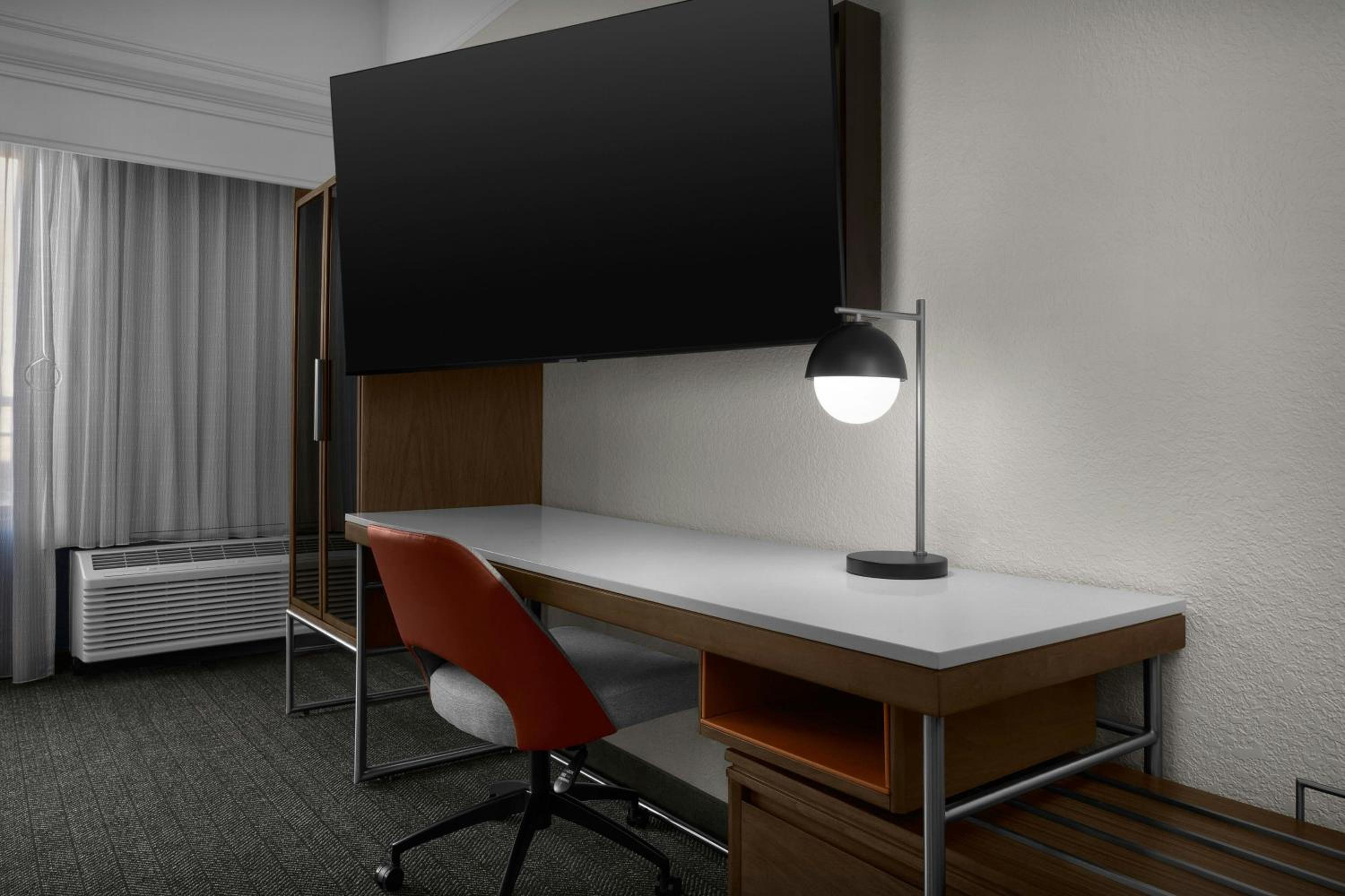 King Room with Sofa Bed - Hearing Accessible - Photo 4