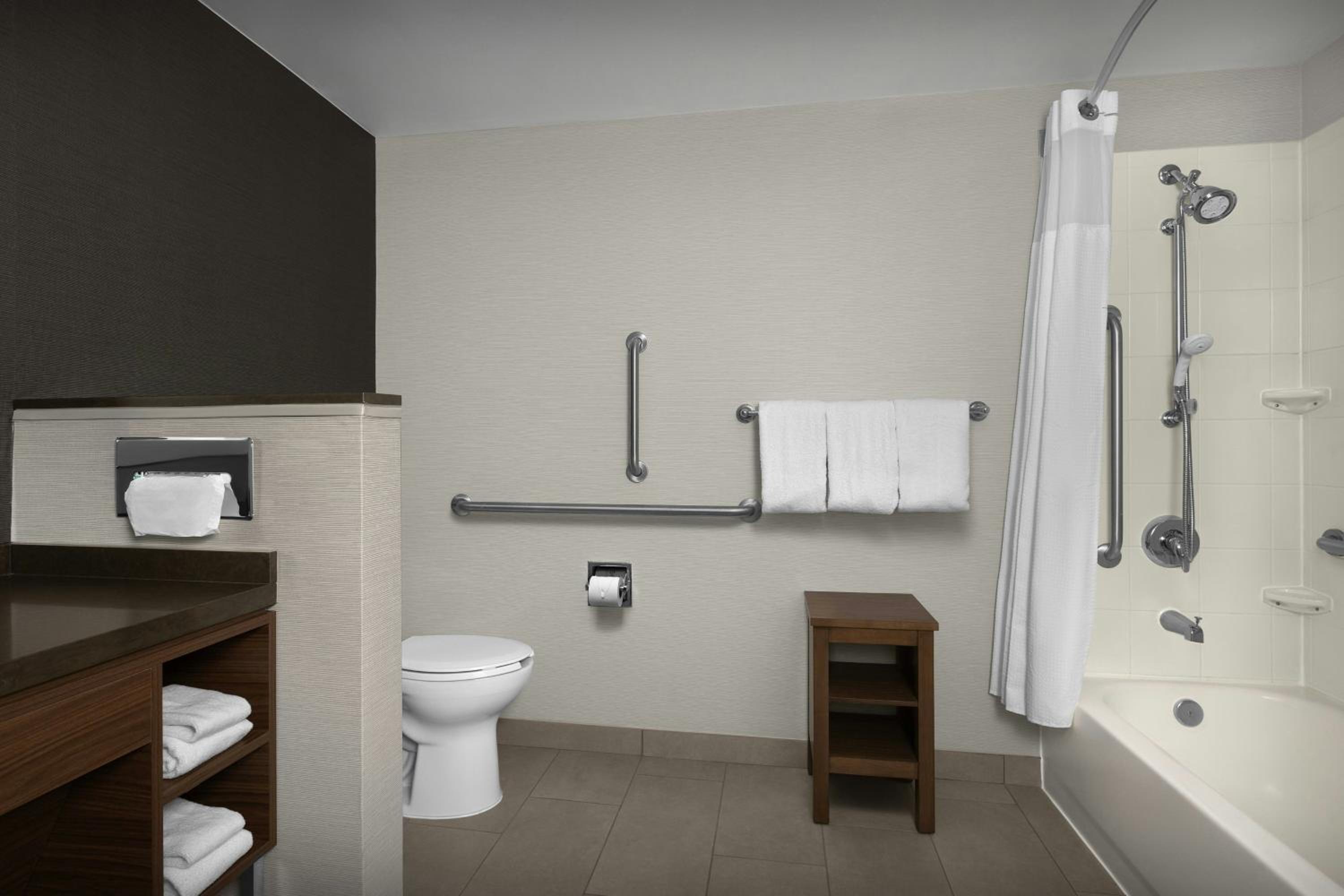 King Room with Sofa Bed - Hearing Accessible - Photo 6