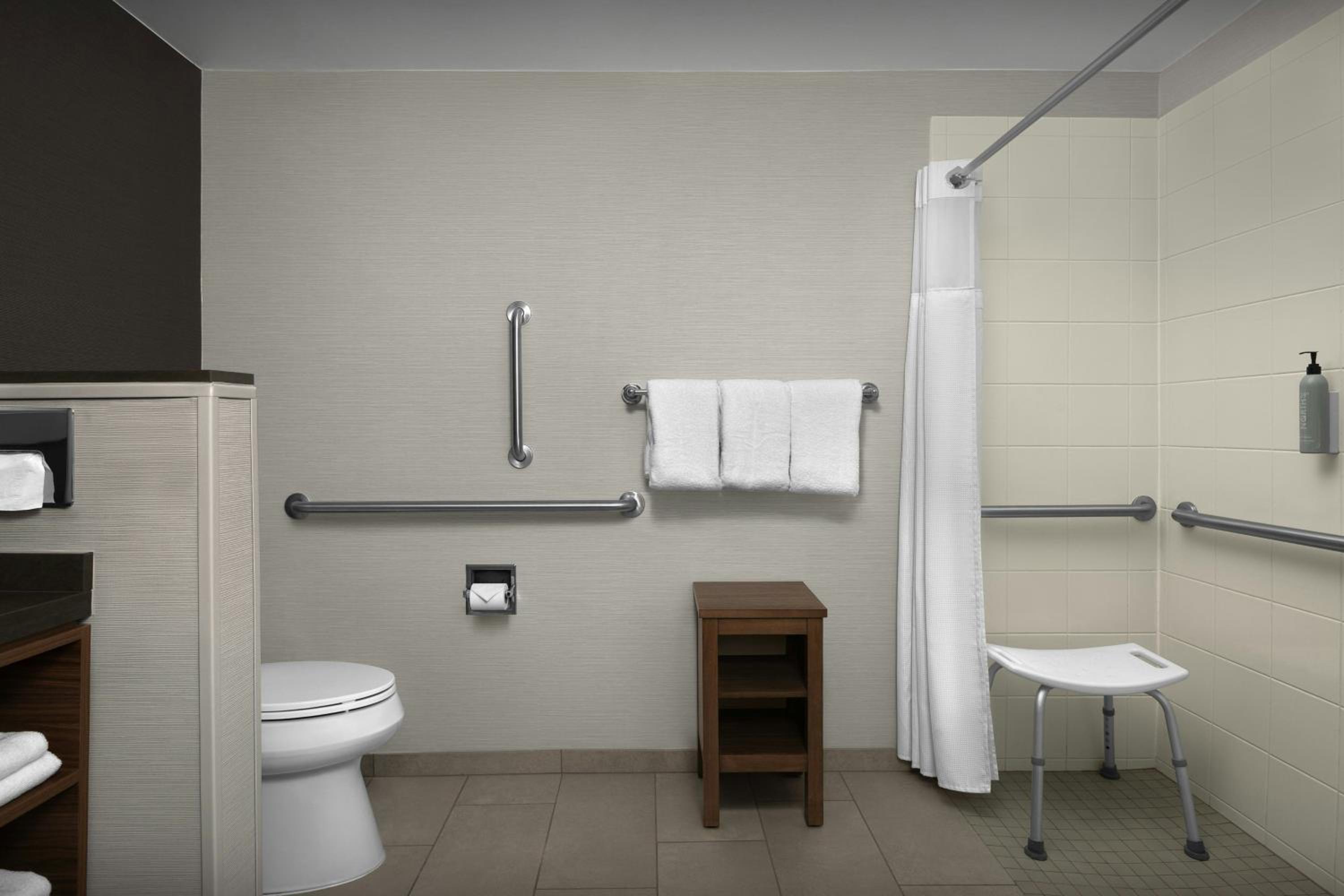 King Room with Sofa Bed - Hearing Accessible - Photo 7
