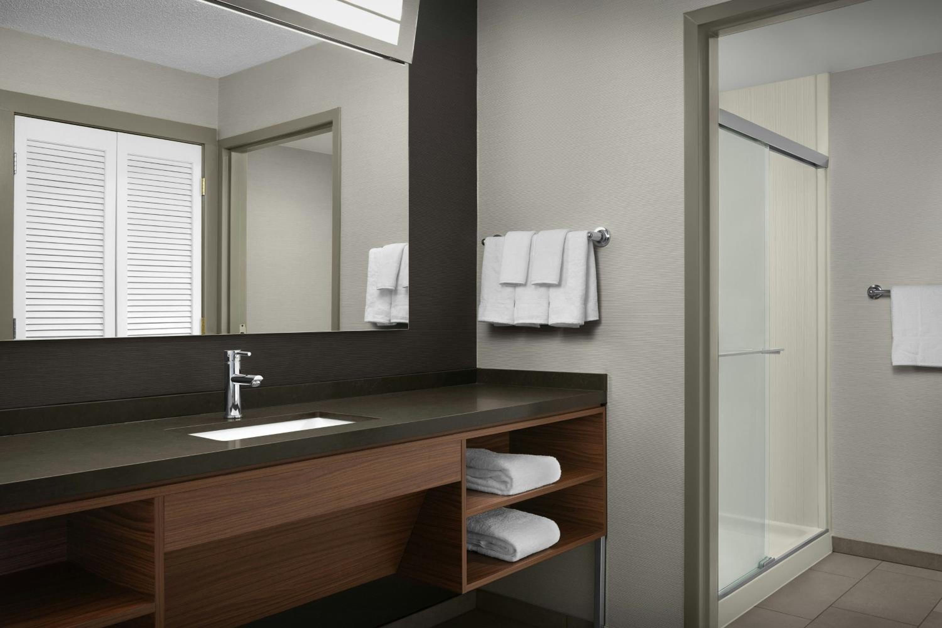 One-Bedroom King Suite with Sofa Bed - Photo 4