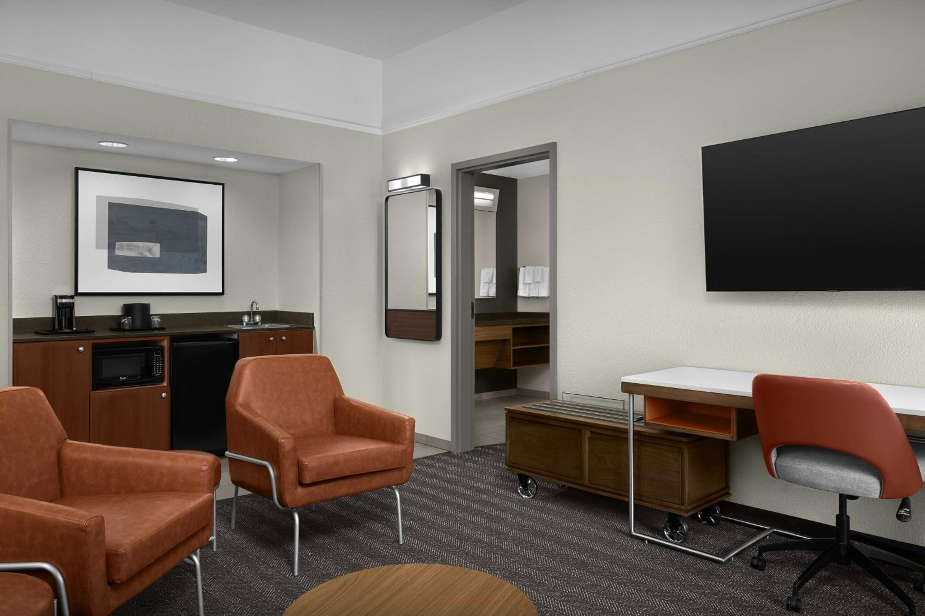 One-Bedroom King Suite with Sofa Bed - Photo 2