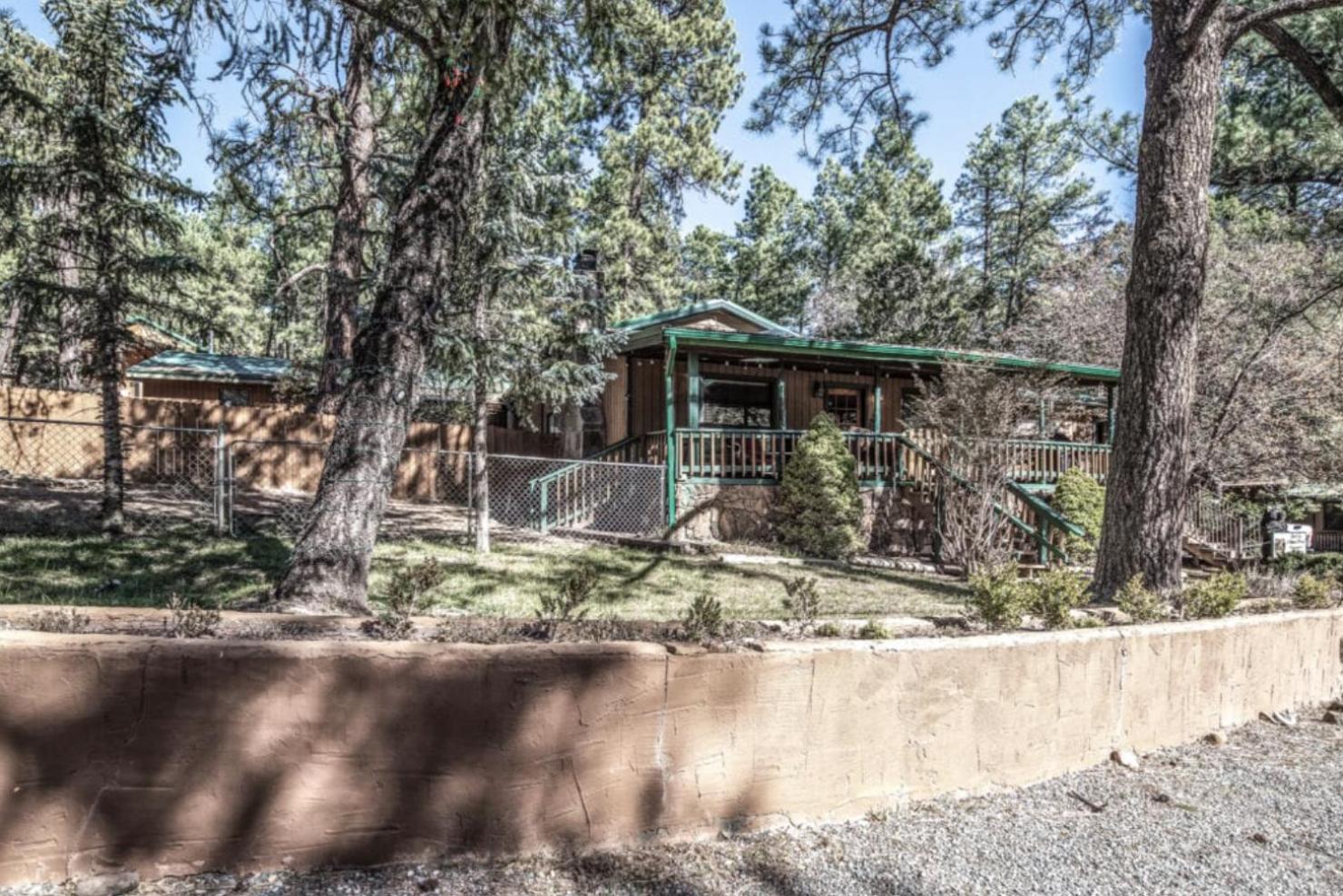 Whispering Pines Lodge photo 2