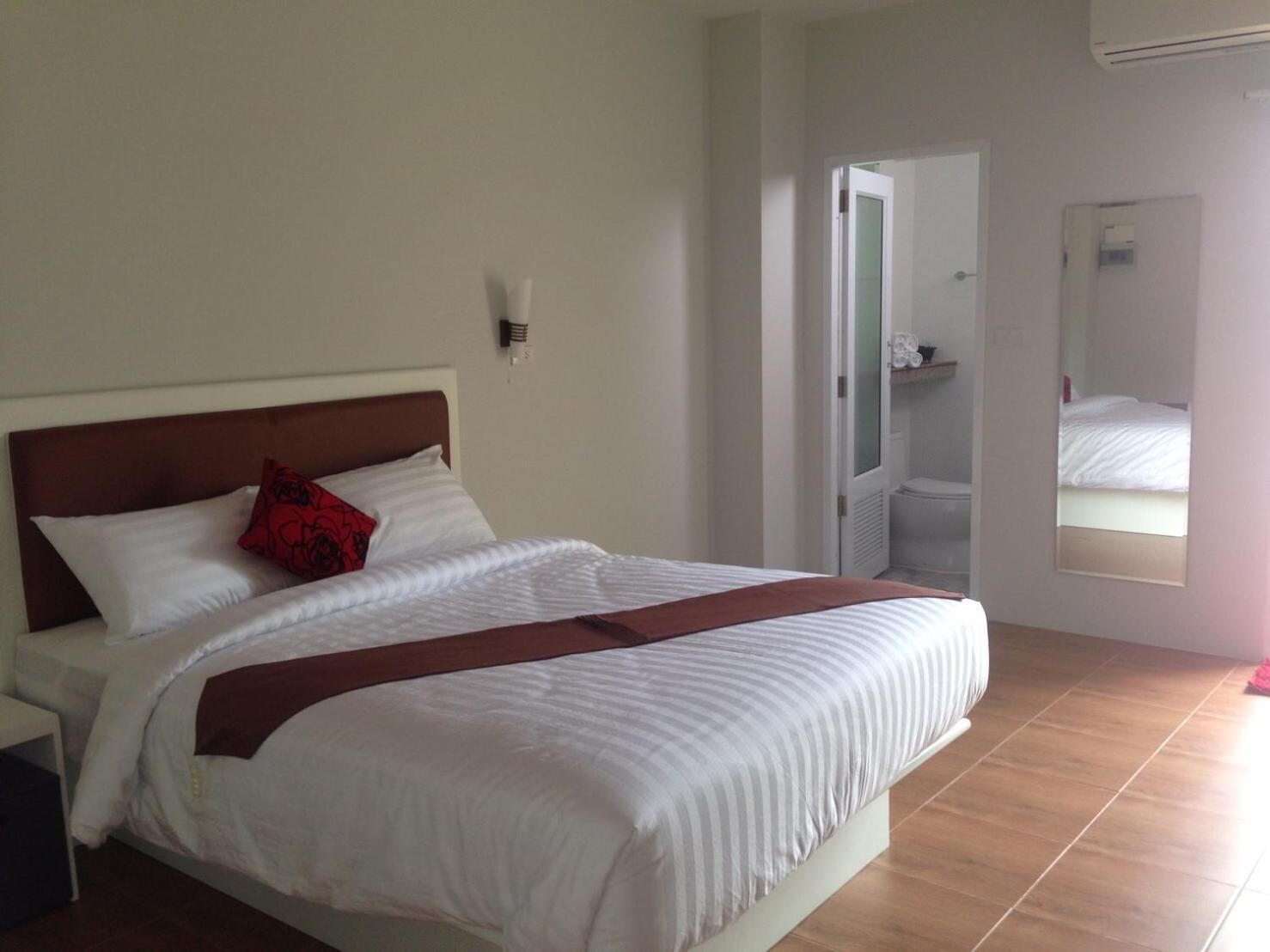 Double Room - Photo 7