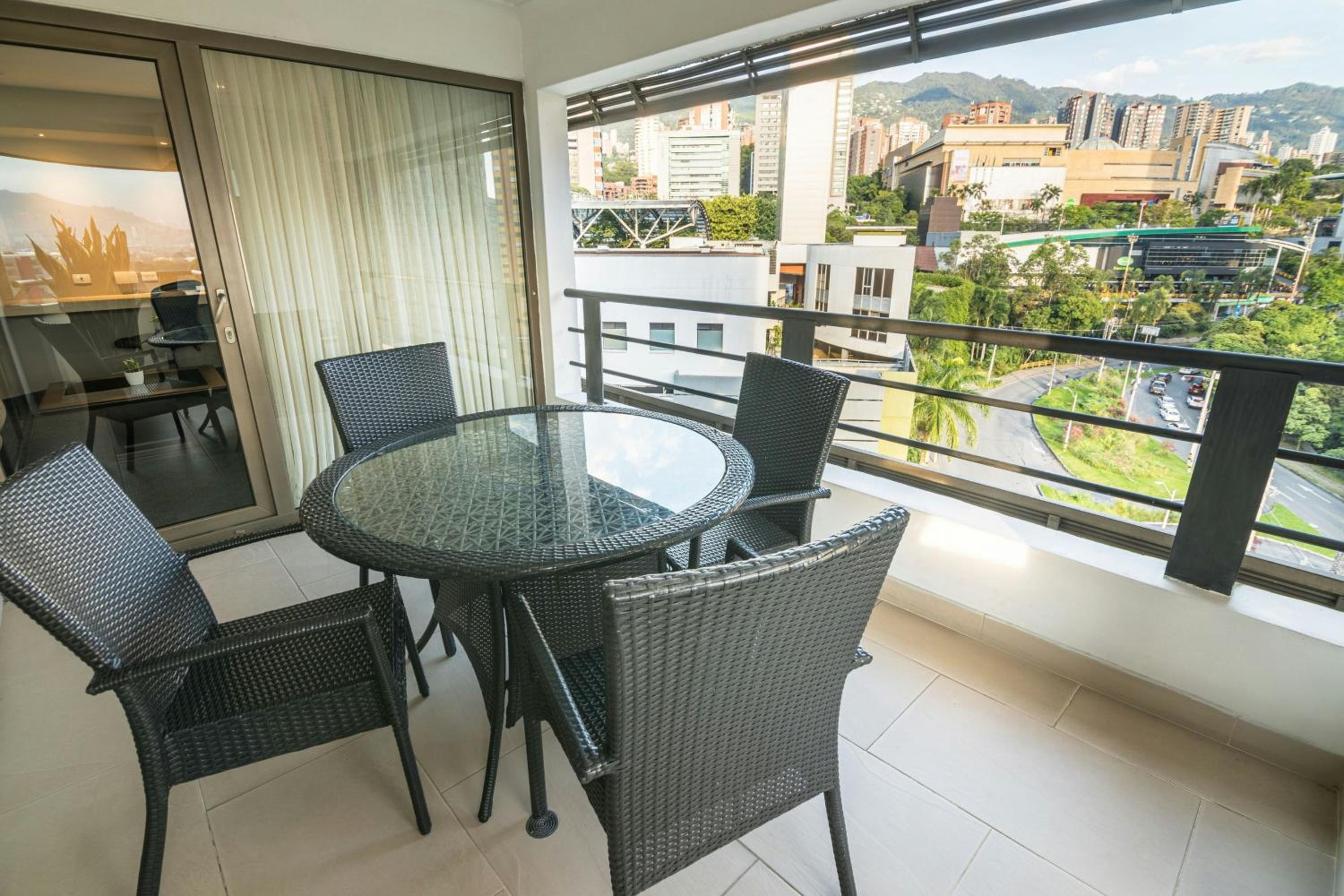 One-Bedroom Large King Suite with Private Terrace photo 2