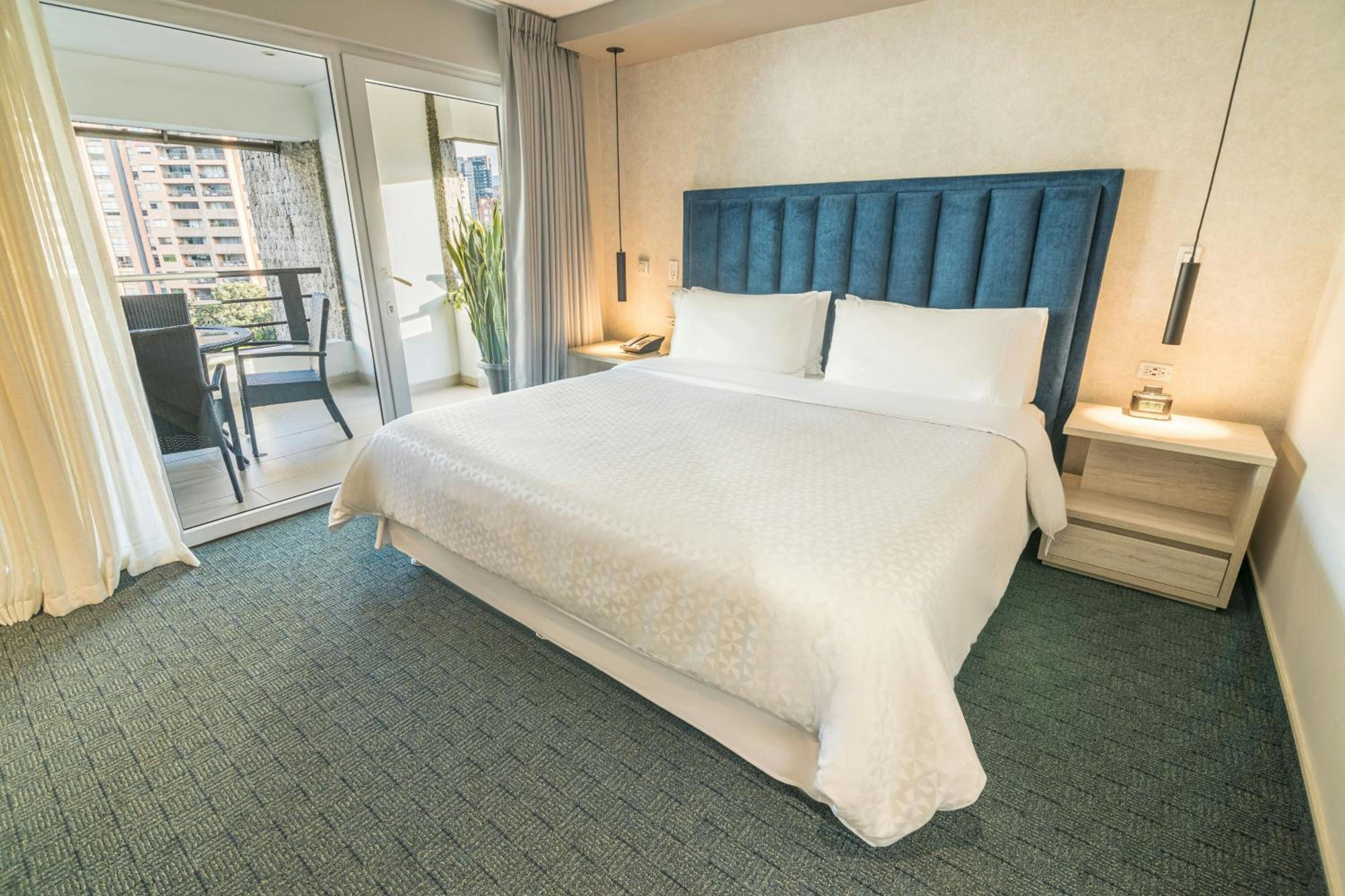 One-Bedroom Large King Suite with Private Terrace photo 1
