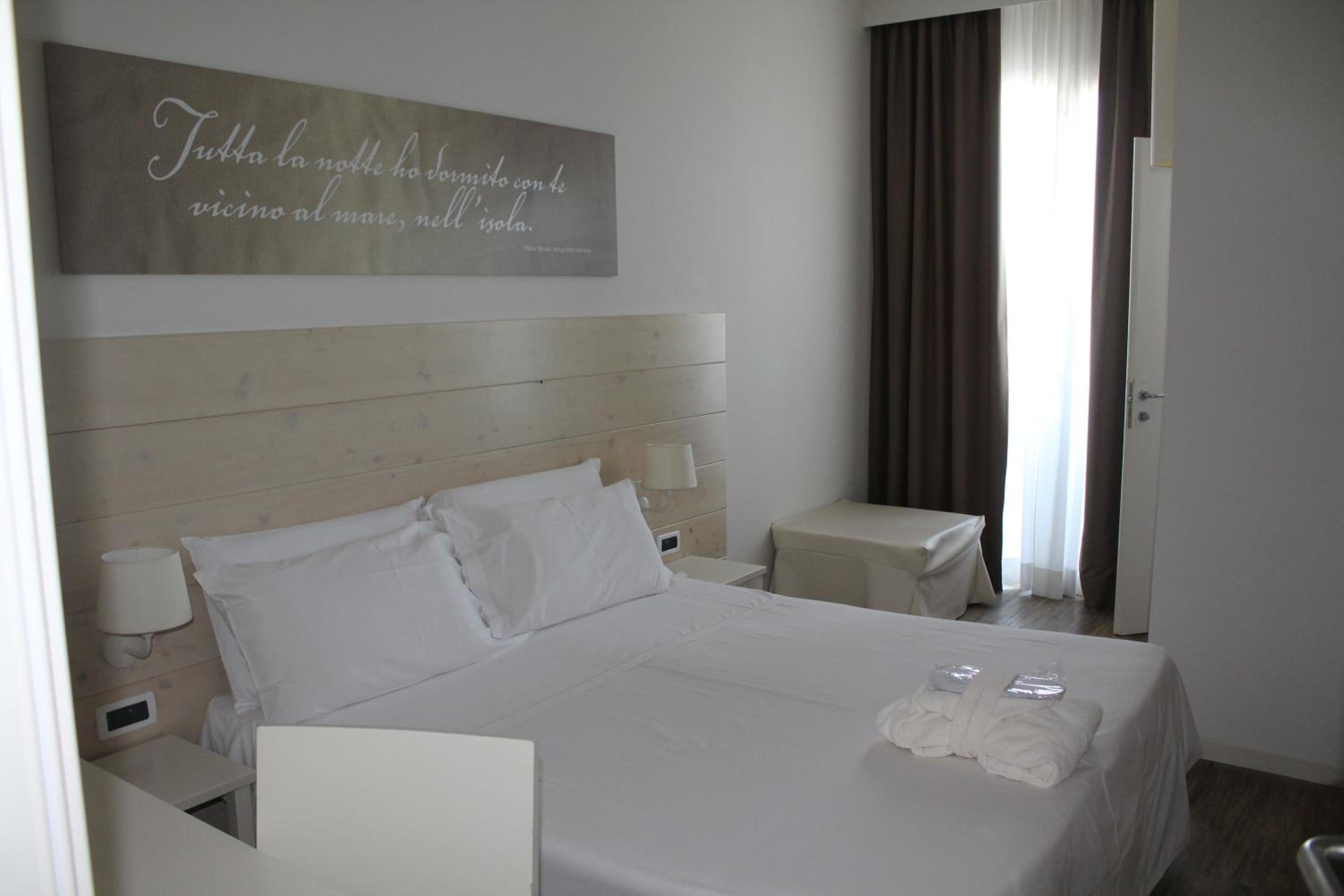 Superior Double or Twin Room - Photo 2