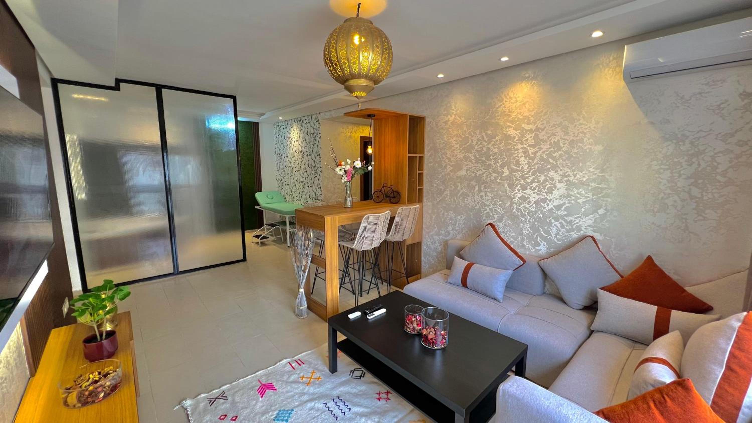 Three-Bedroom Deluxe Apartment photo 2