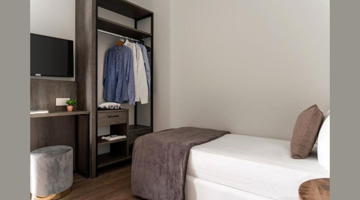 Deluxe Single Room with Balcony photo 1