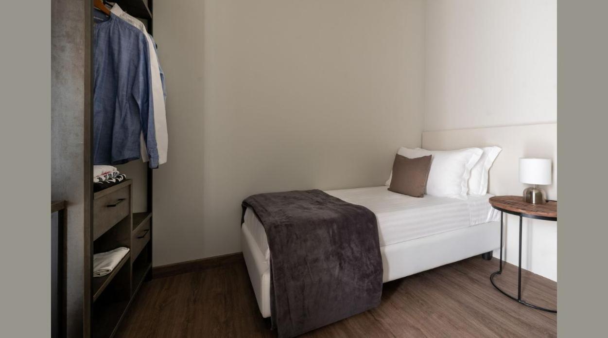 Deluxe Single Room with Balcony photo 2