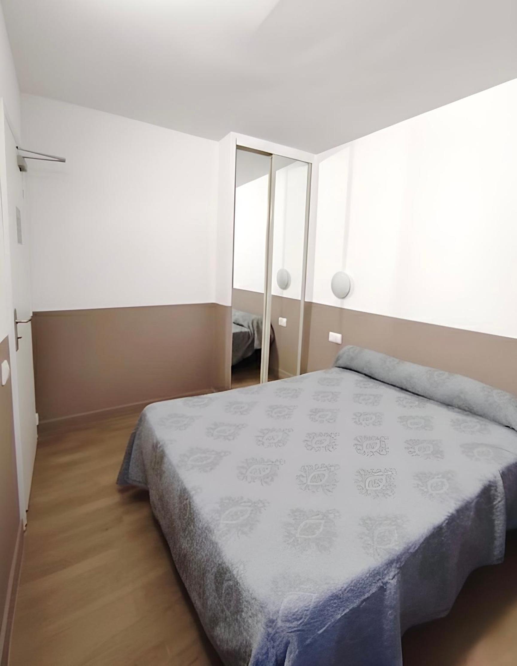 Single Room with Shared Shower and Toilet photo 1