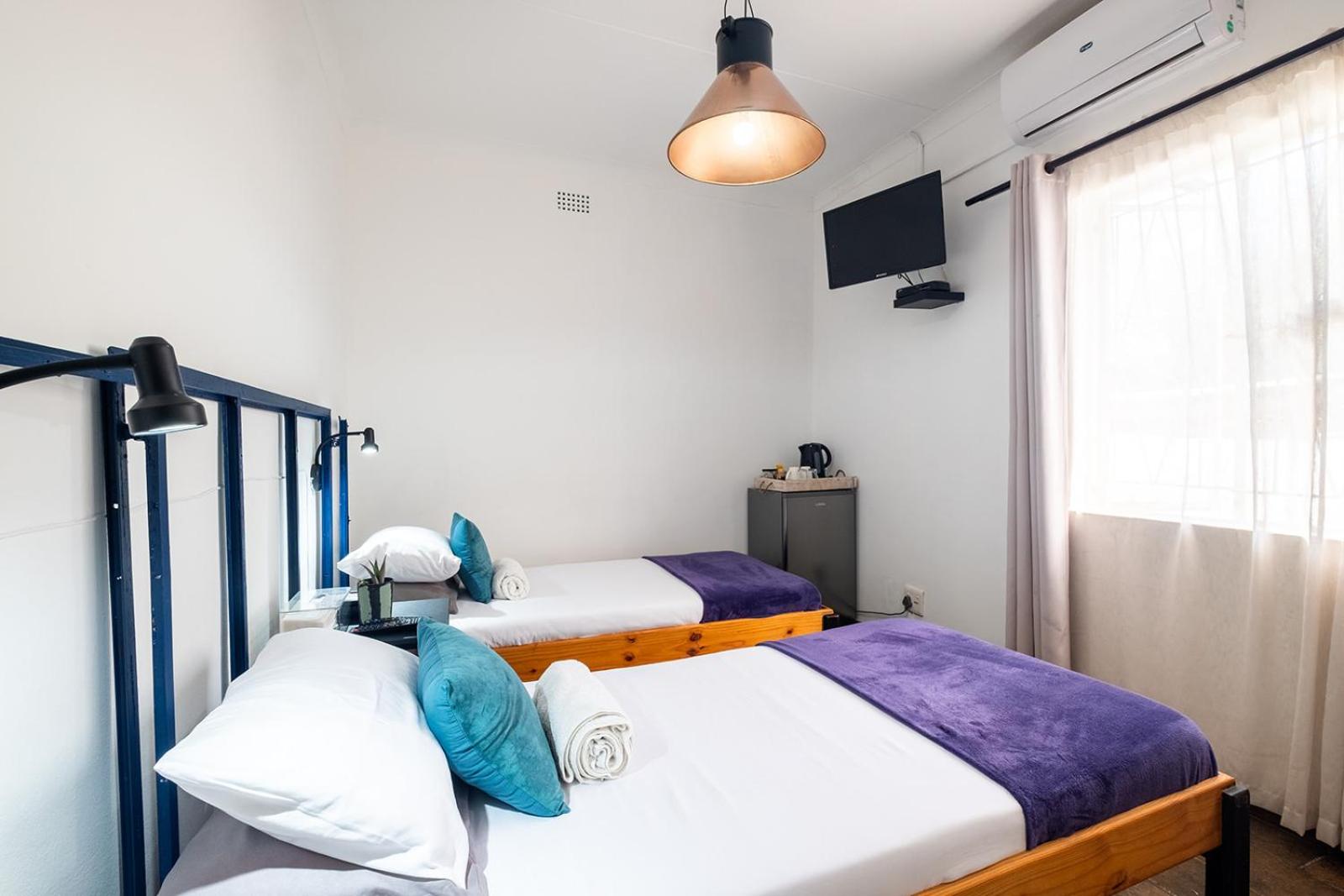 Single Room with Private Bathroom photo 1